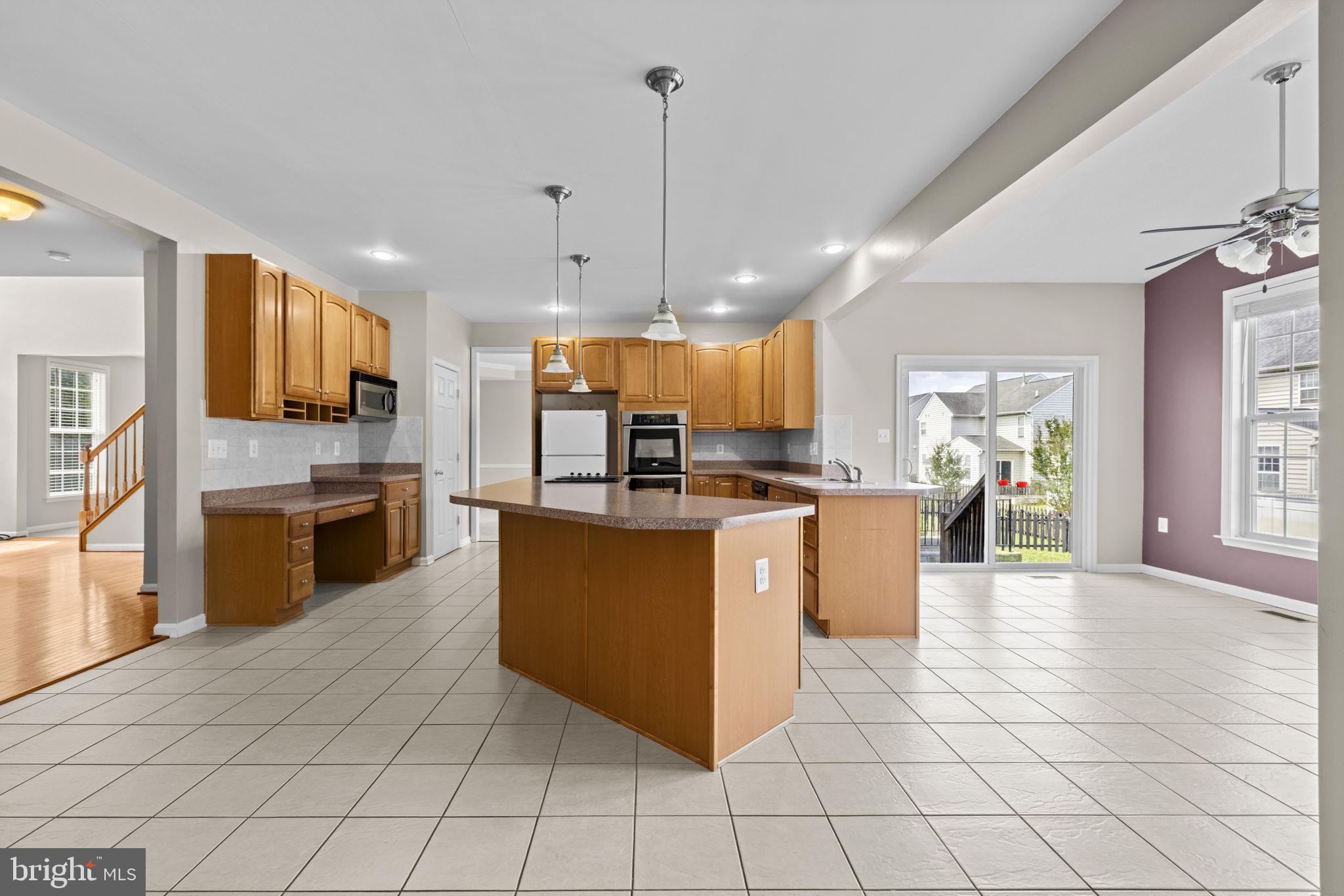 VILLAGE OF WASHINGTON TRAIL - Residential