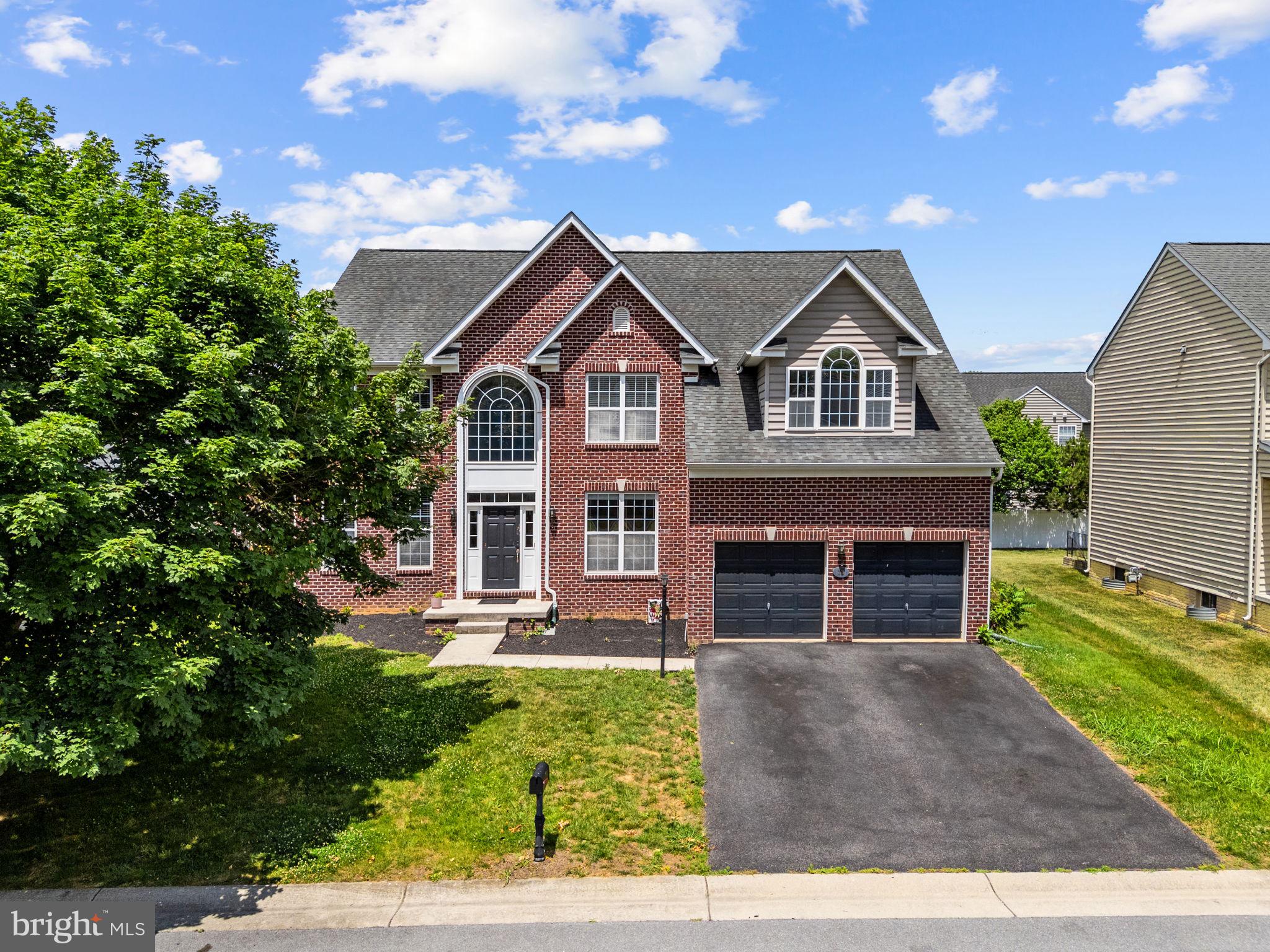 VILLAGE OF WASHINGTON TRAIL - Residential