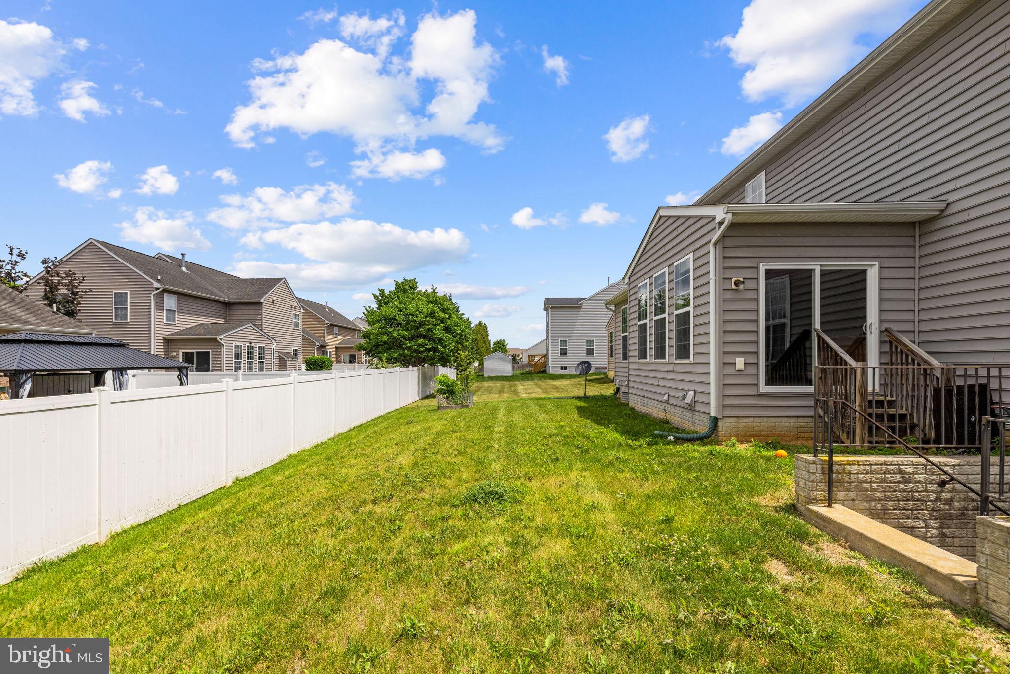 VILLAGE OF WASHINGTON TRAIL - Residential
