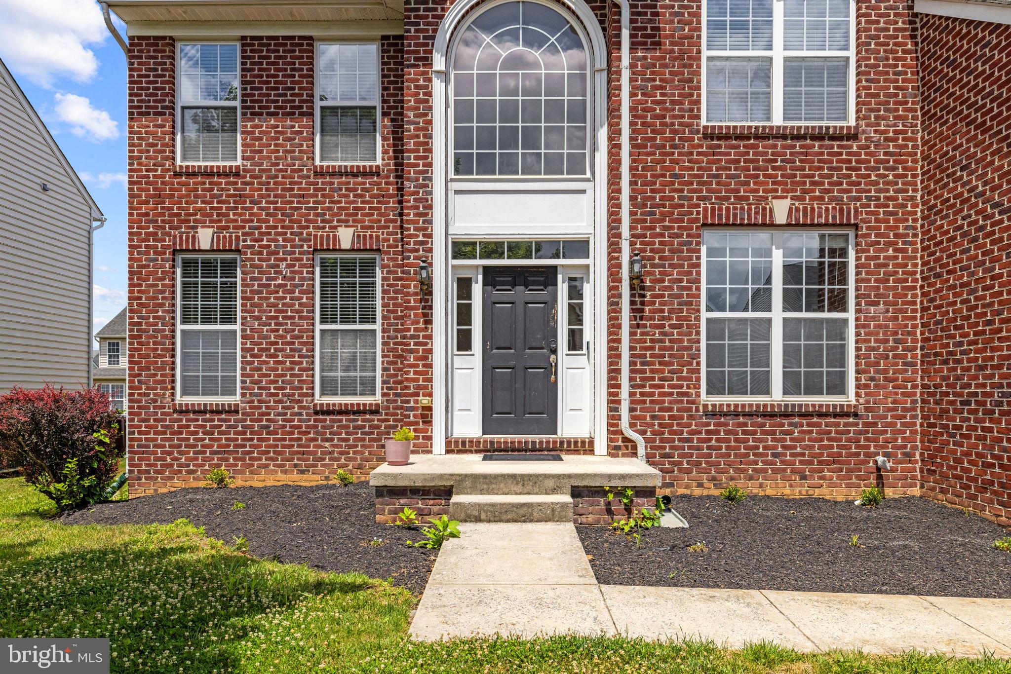 VILLAGE OF WASHINGTON TRAIL - Residential