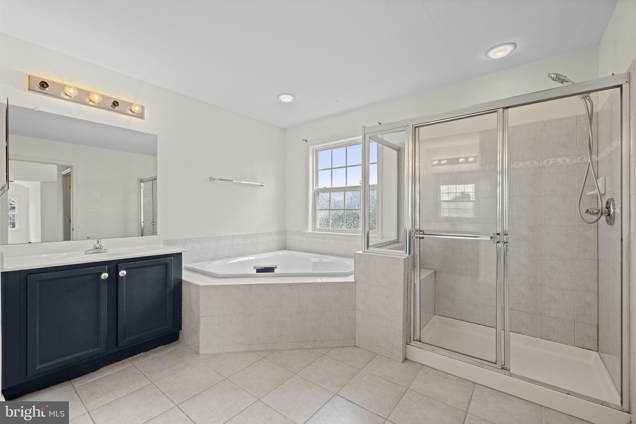 VILLAGE OF WASHINGTON TRAIL - Residential