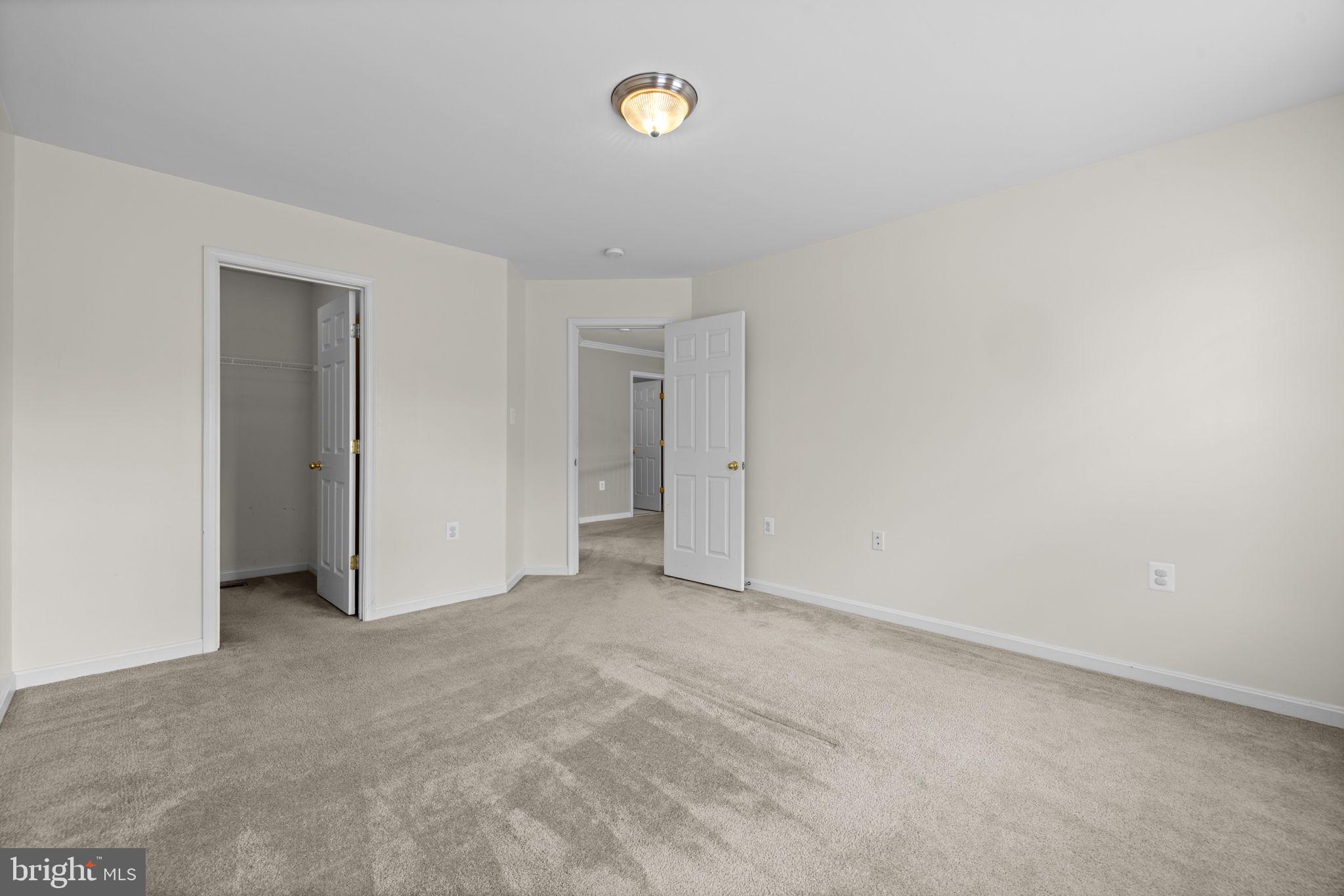 VILLAGE OF WASHINGTON TRAIL - Residential