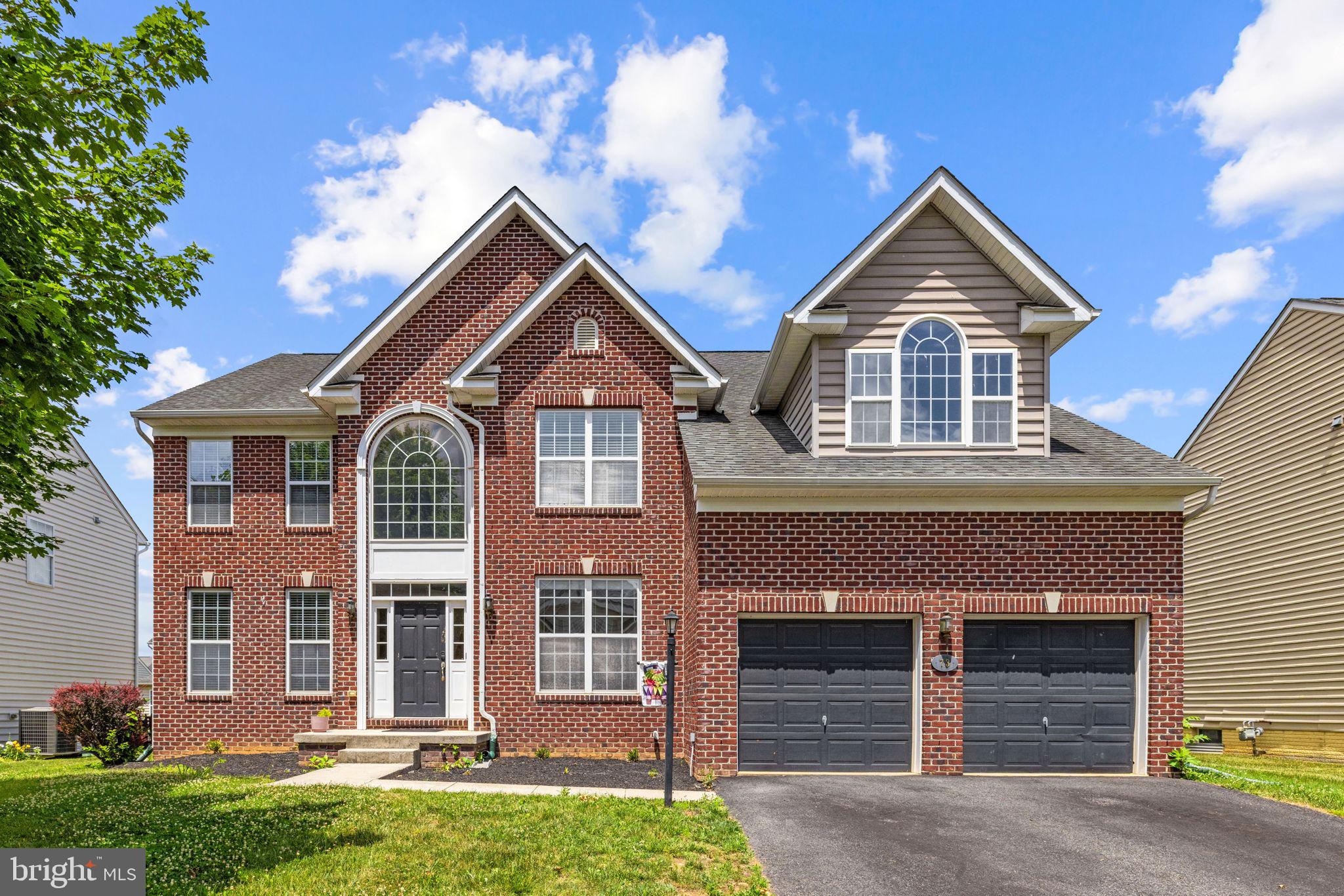VILLAGE OF WASHINGTON TRAIL - Residential