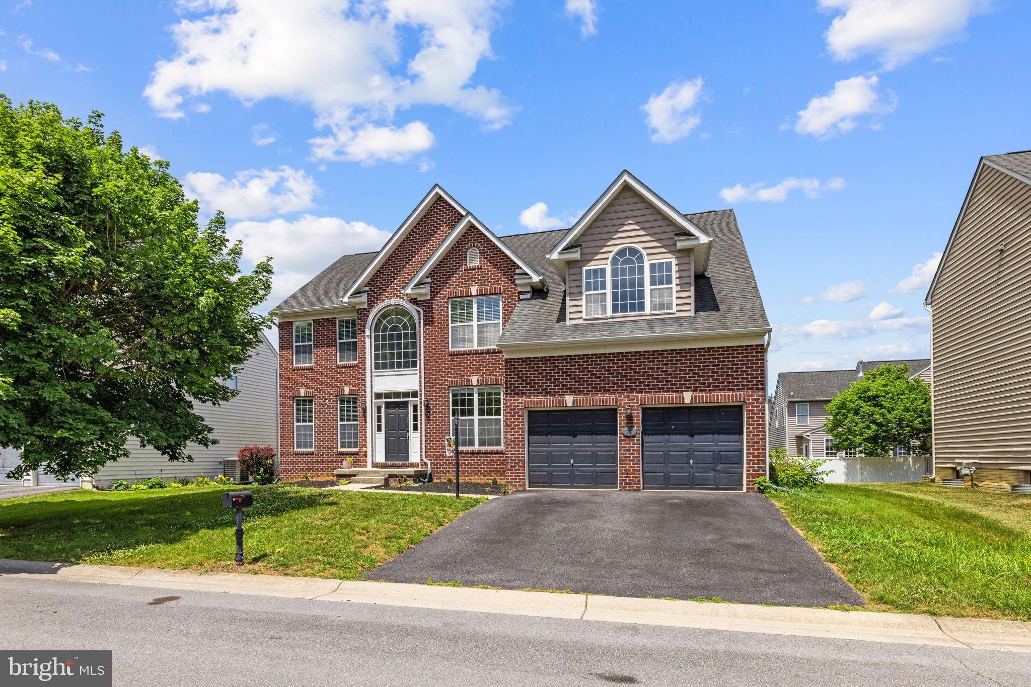 VILLAGE OF WASHINGTON TRAIL - Residential