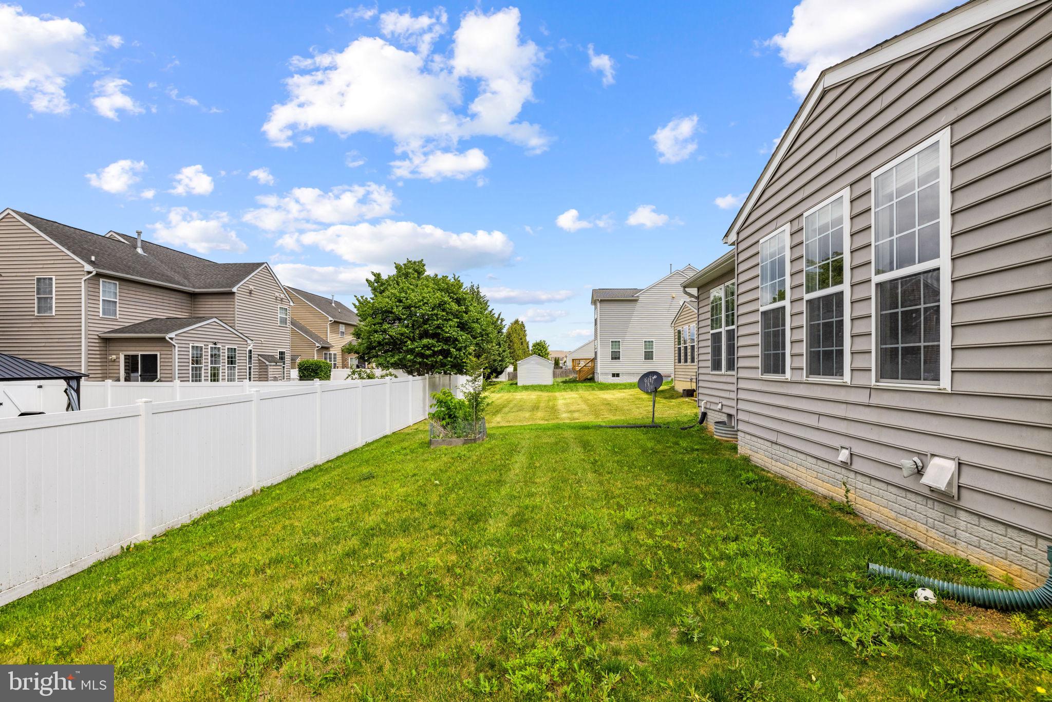 VILLAGE OF WASHINGTON TRAIL - Residential
