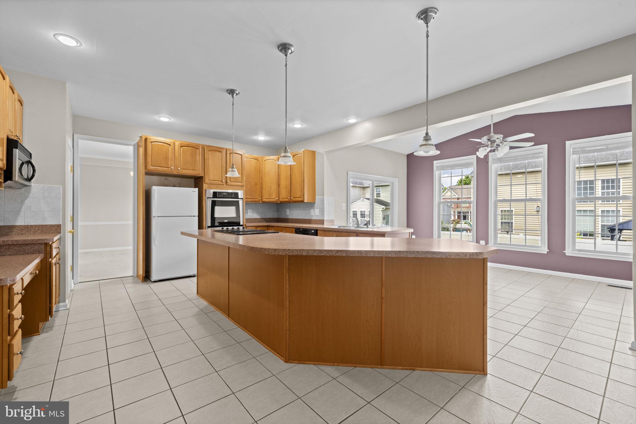 VILLAGE OF WASHINGTON TRAIL - Residential