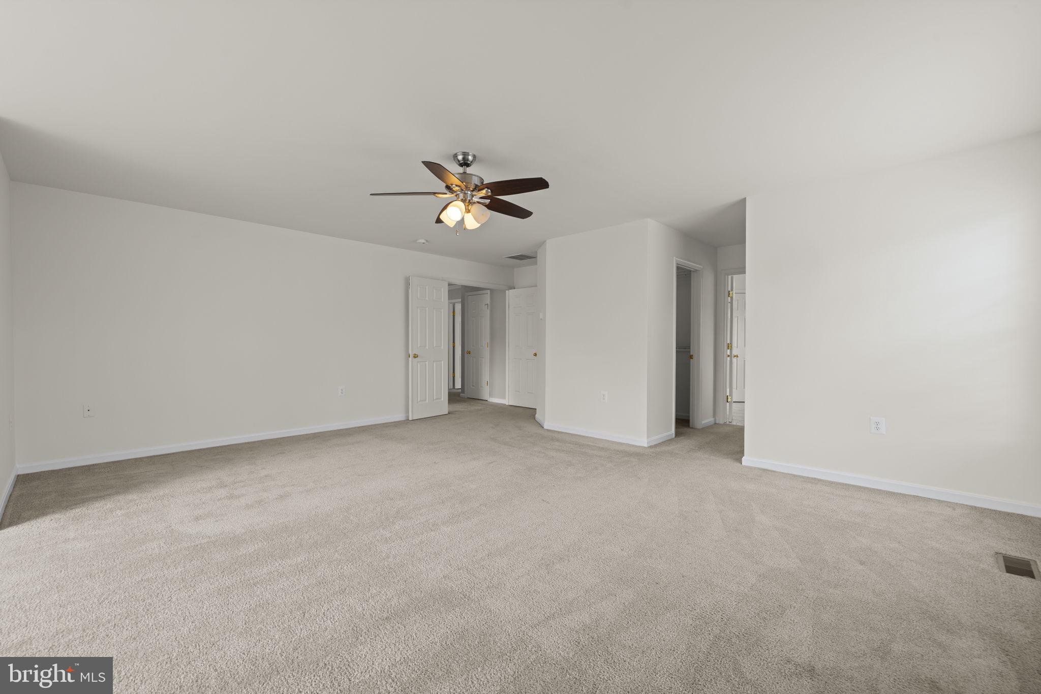VILLAGE OF WASHINGTON TRAIL - Residential