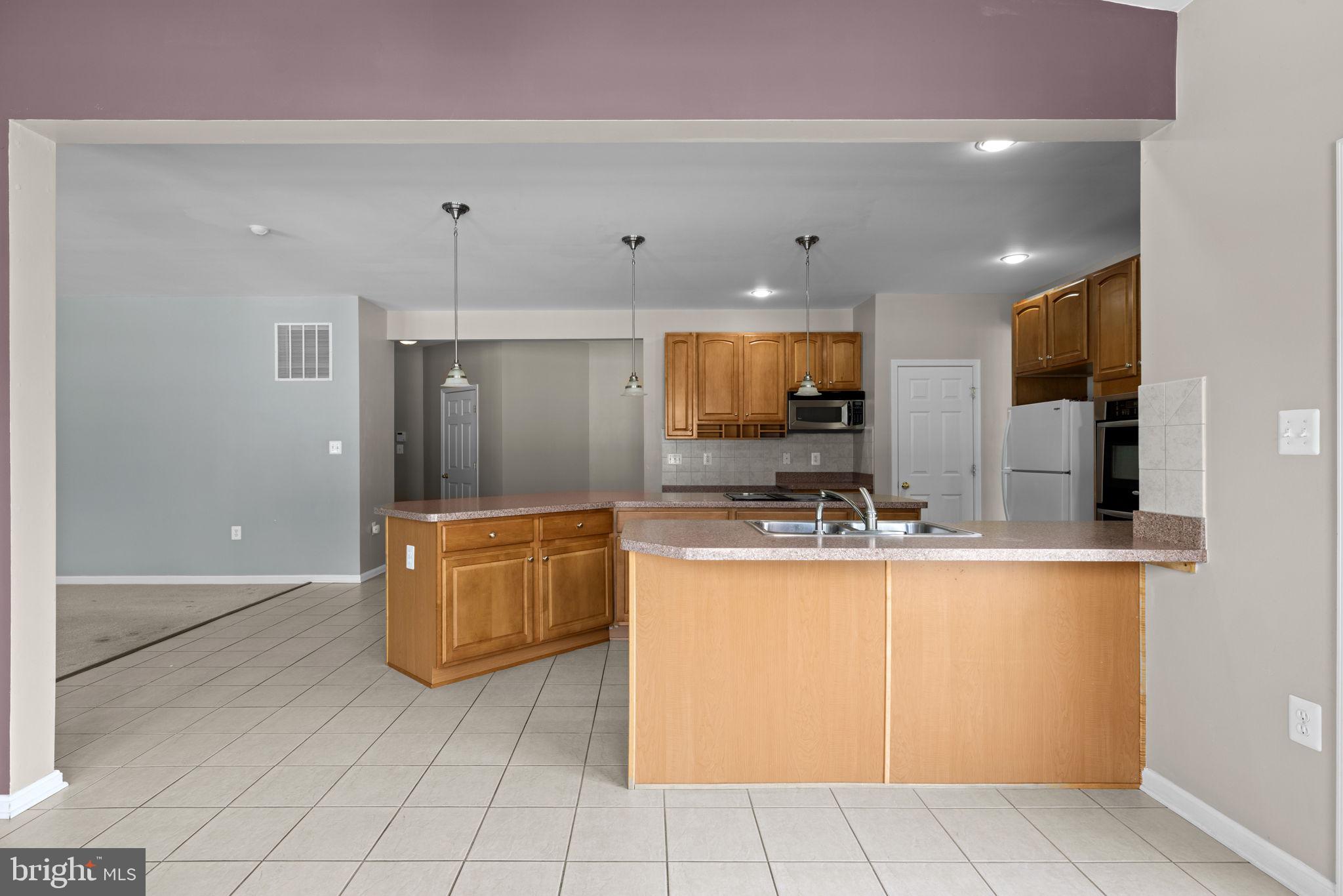 VILLAGE OF WASHINGTON TRAIL - Residential