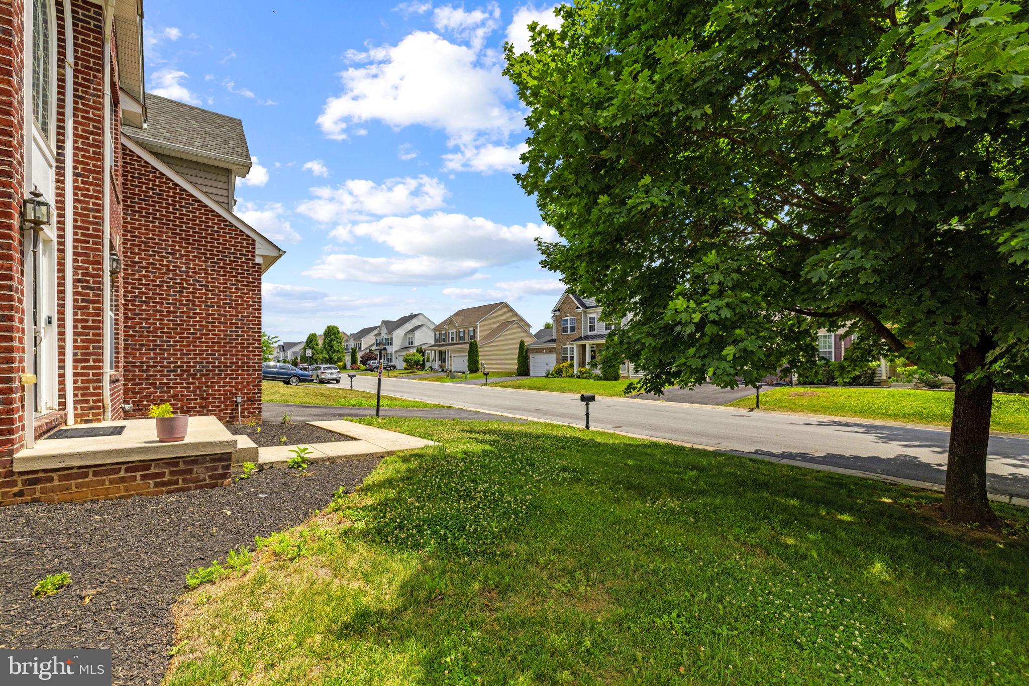 VILLAGE OF WASHINGTON TRAIL - Residential