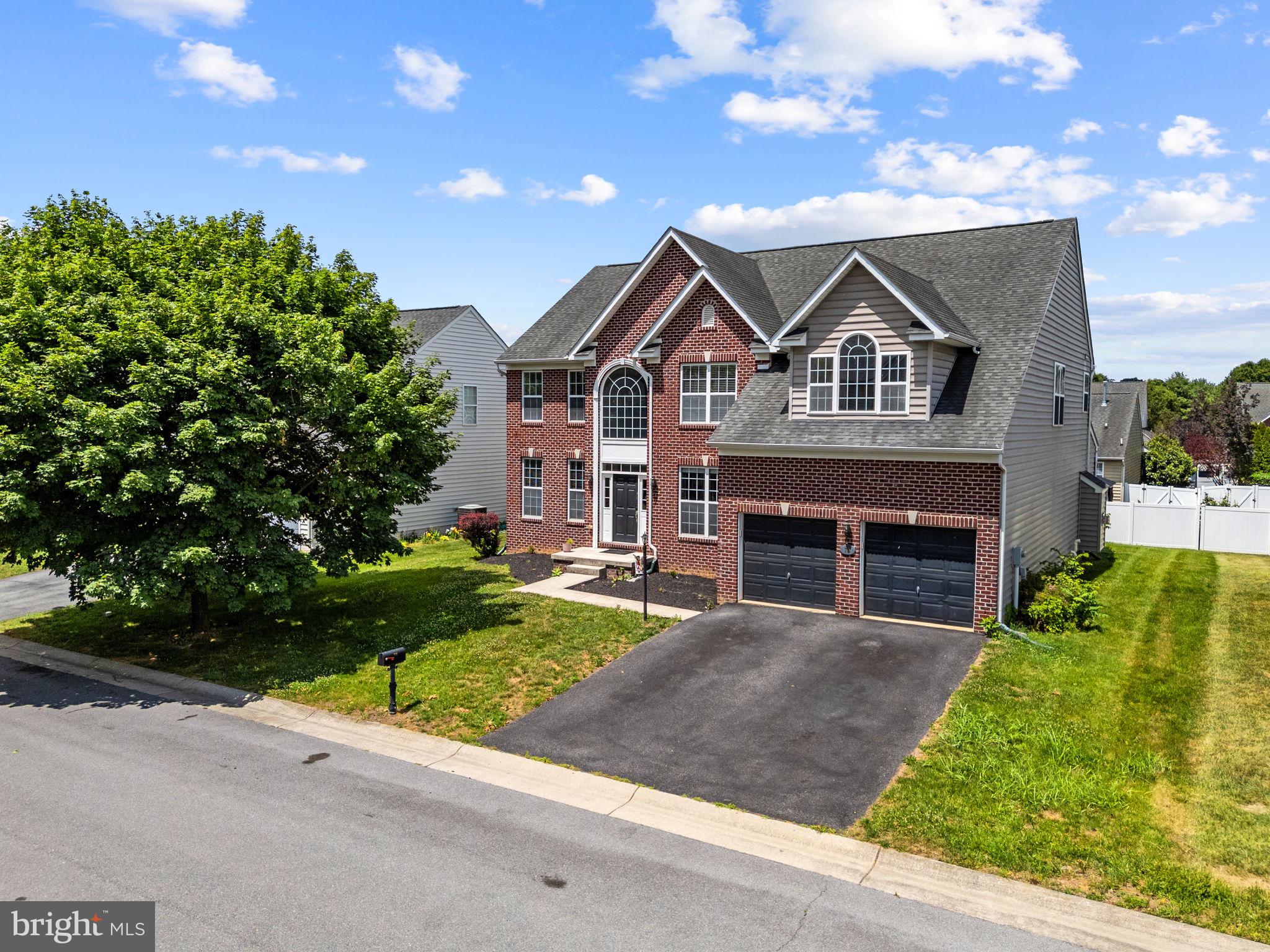 VILLAGE OF WASHINGTON TRAIL - Residential