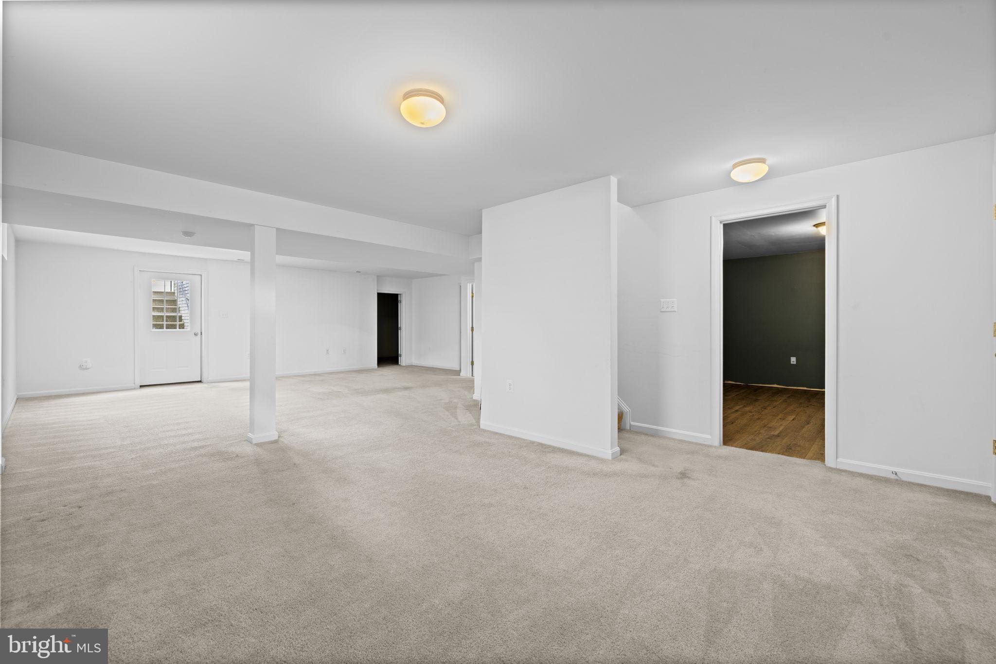 VILLAGE OF WASHINGTON TRAIL - Residential