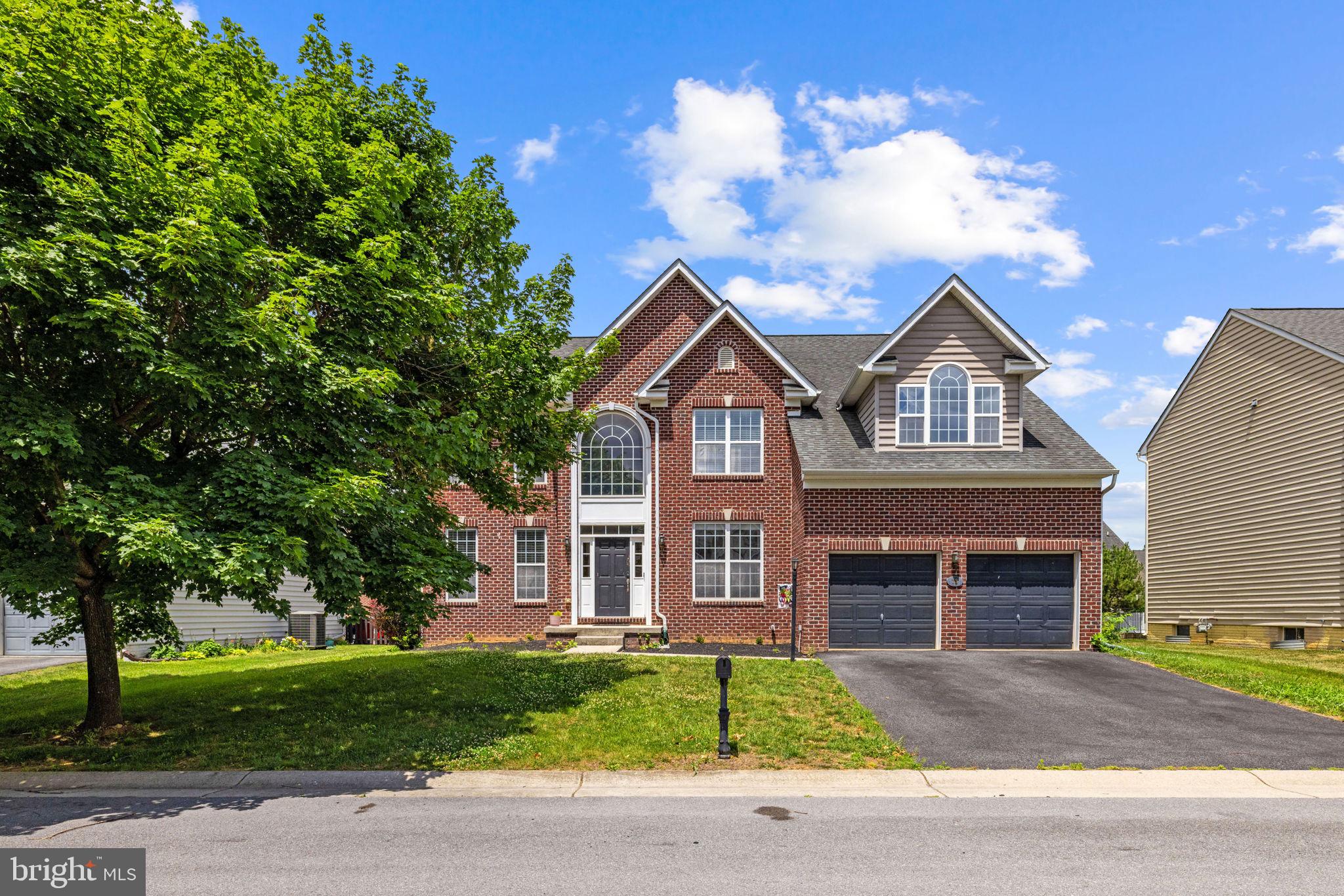 VILLAGE OF WASHINGTON TRAIL - Residential