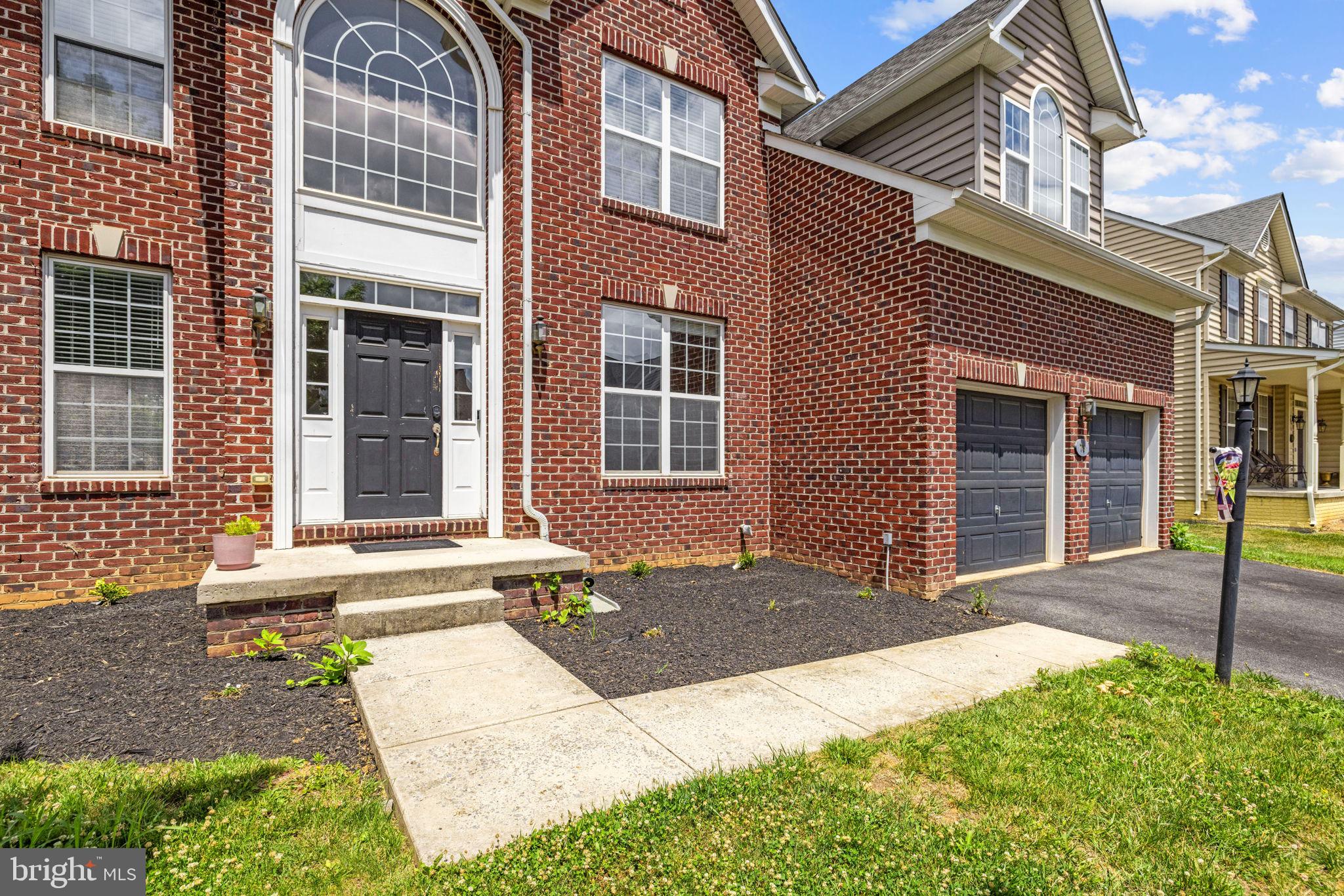 VILLAGE OF WASHINGTON TRAIL - Residential