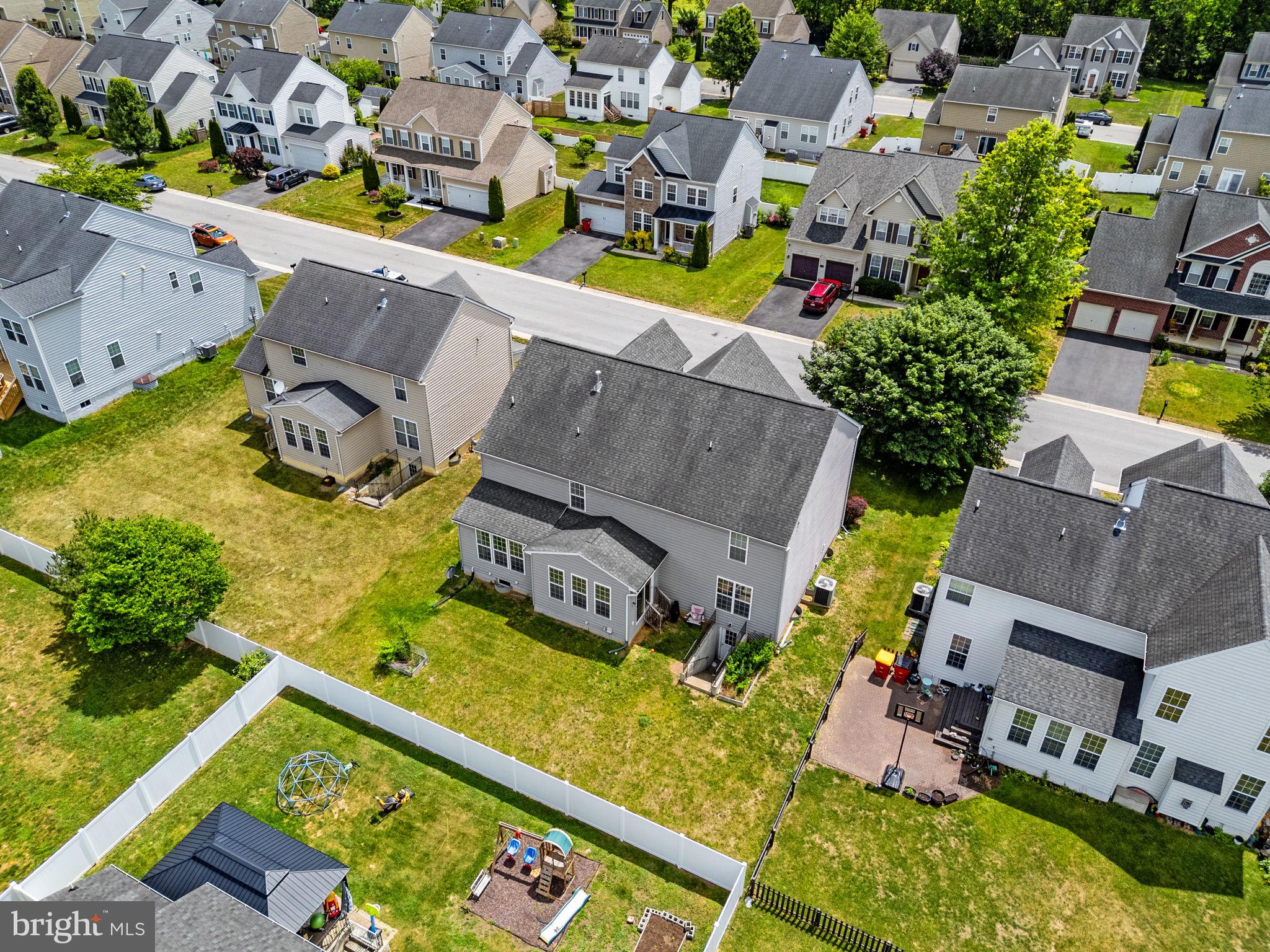 VILLAGE OF WASHINGTON TRAIL - Residential