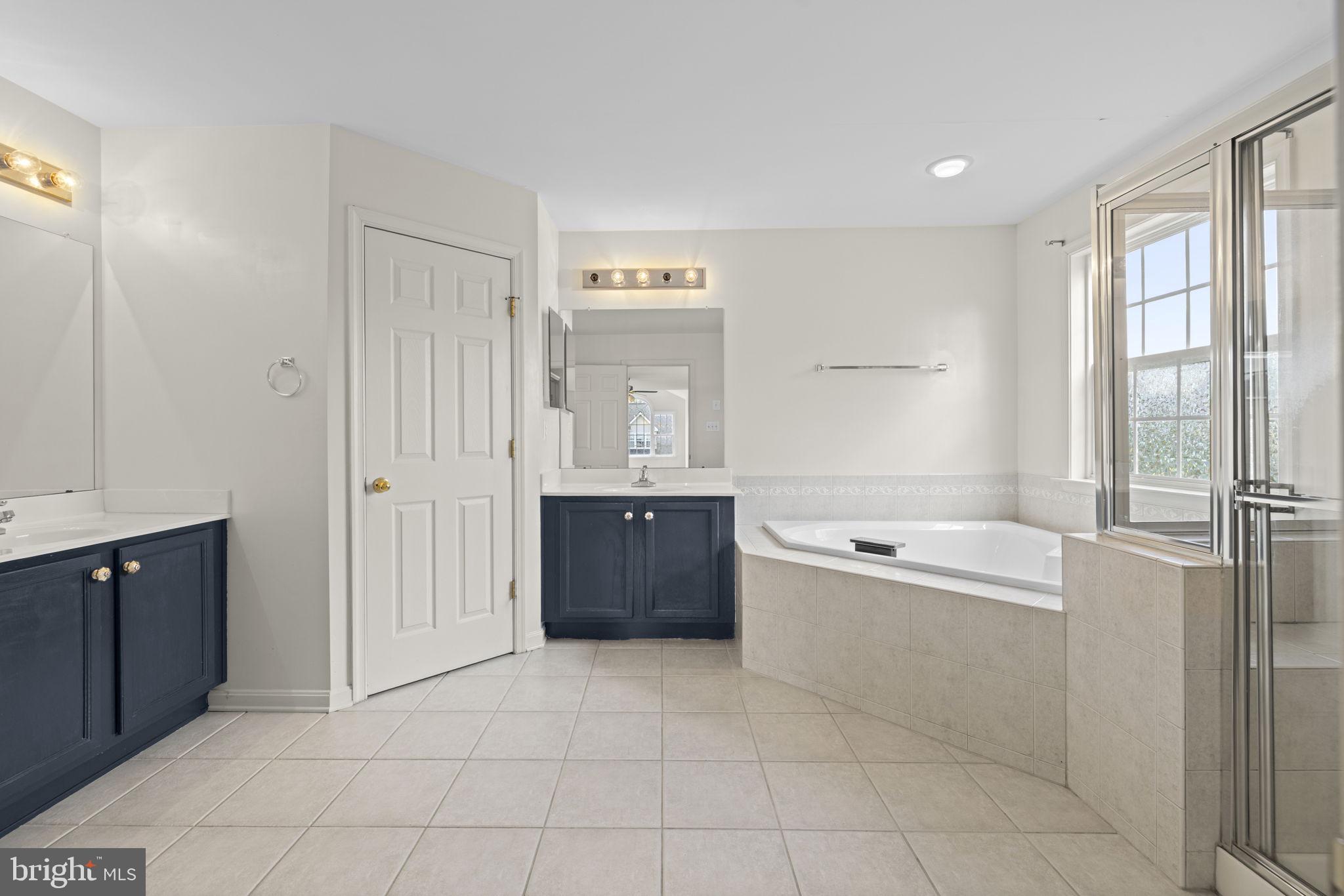 VILLAGE OF WASHINGTON TRAIL - Residential