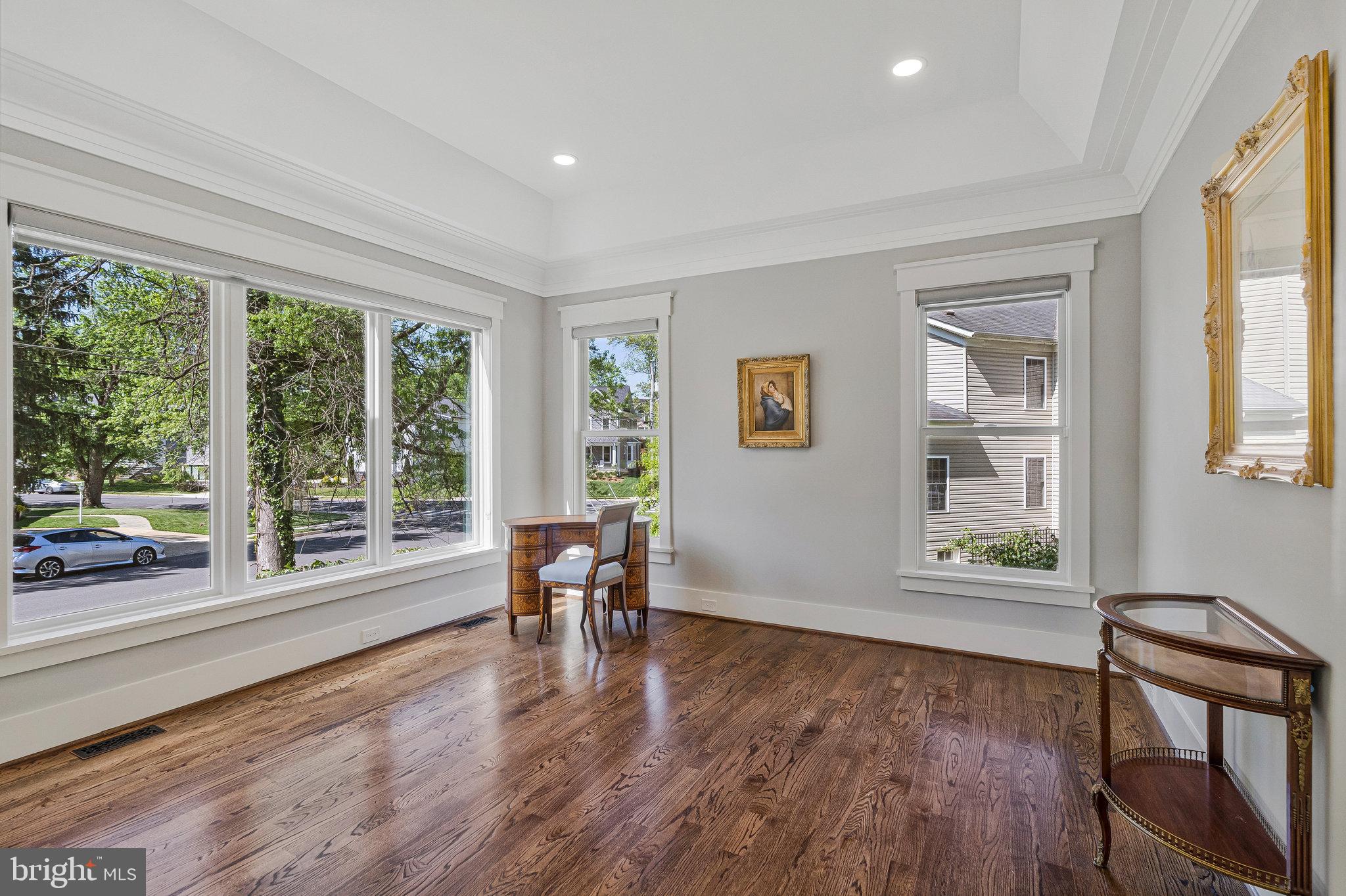 VIENNA WOODS - Residential