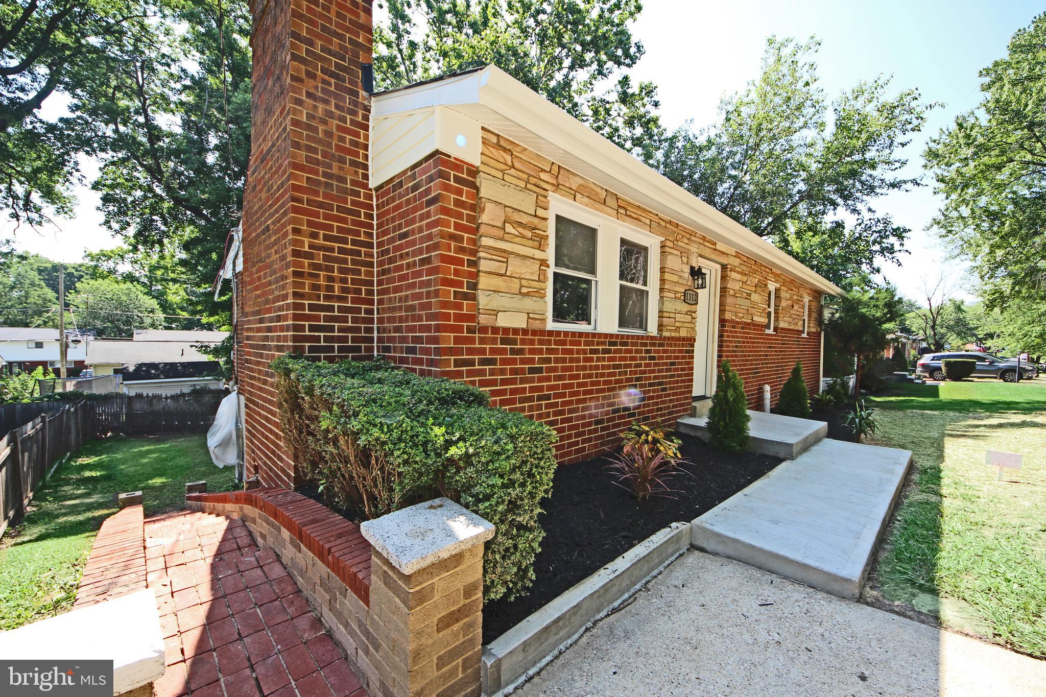 RITCHIE MANOR - Residential