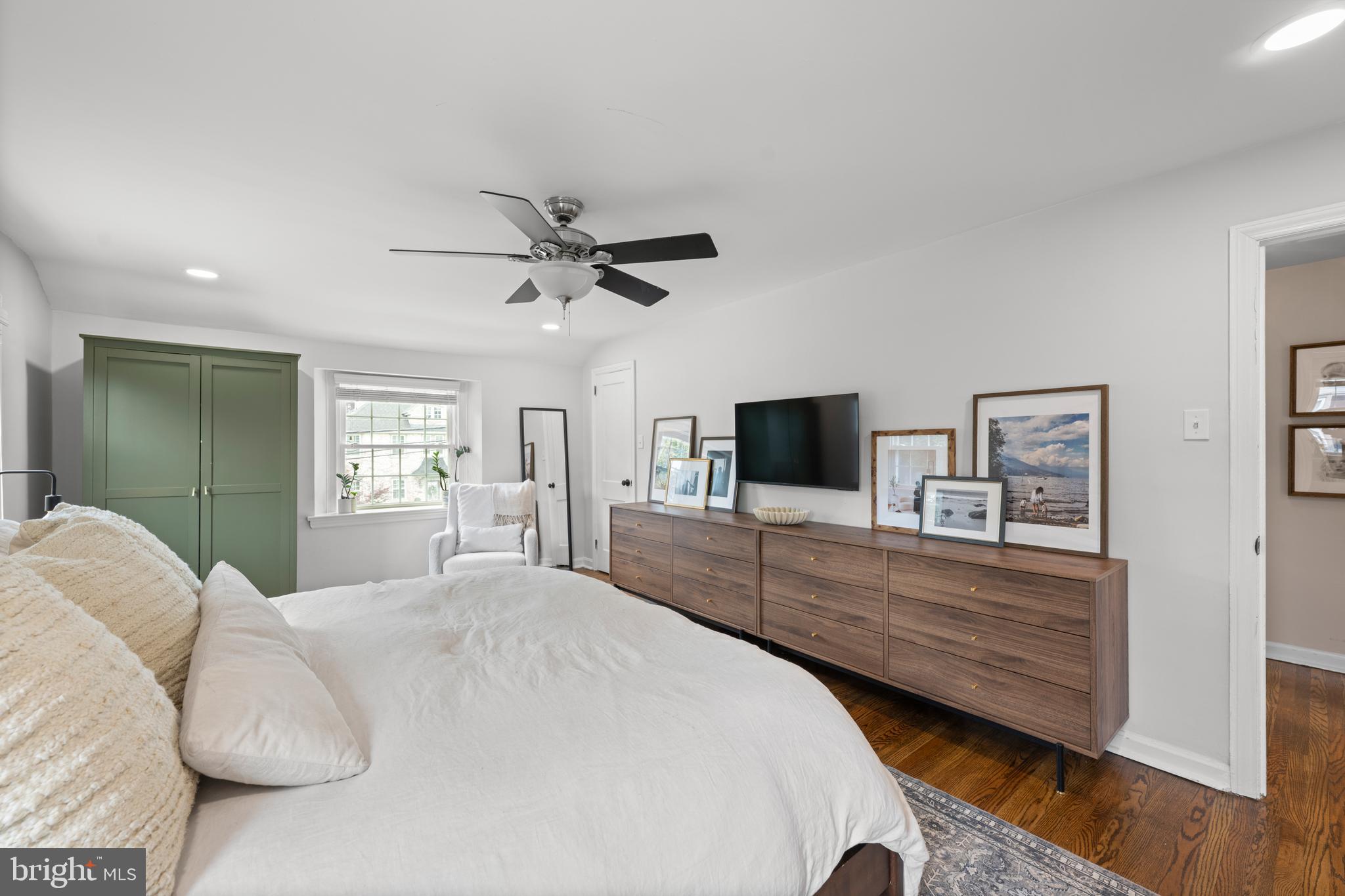 OLD OAKS - Residential