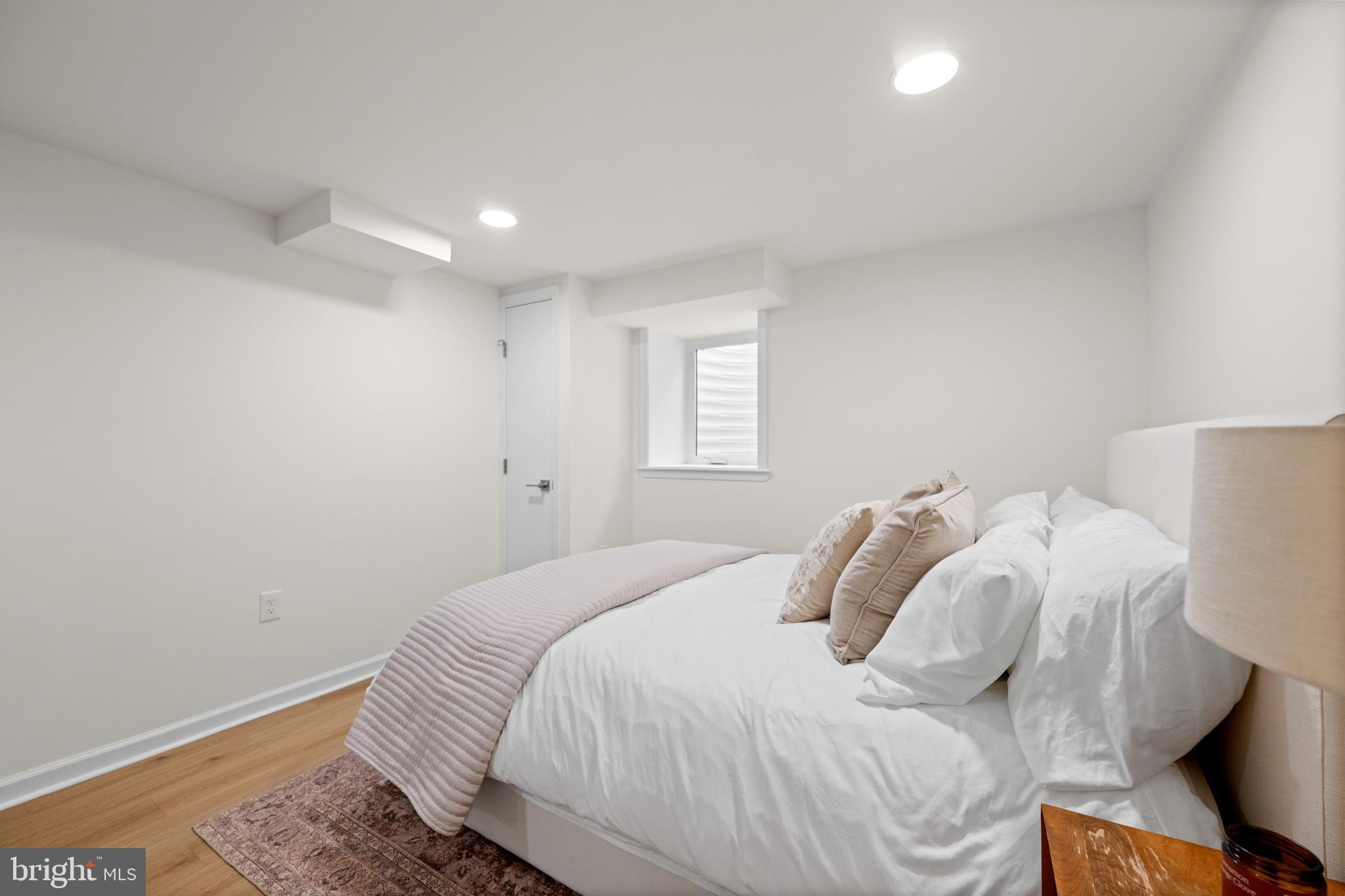 OLD OAKS - Residential