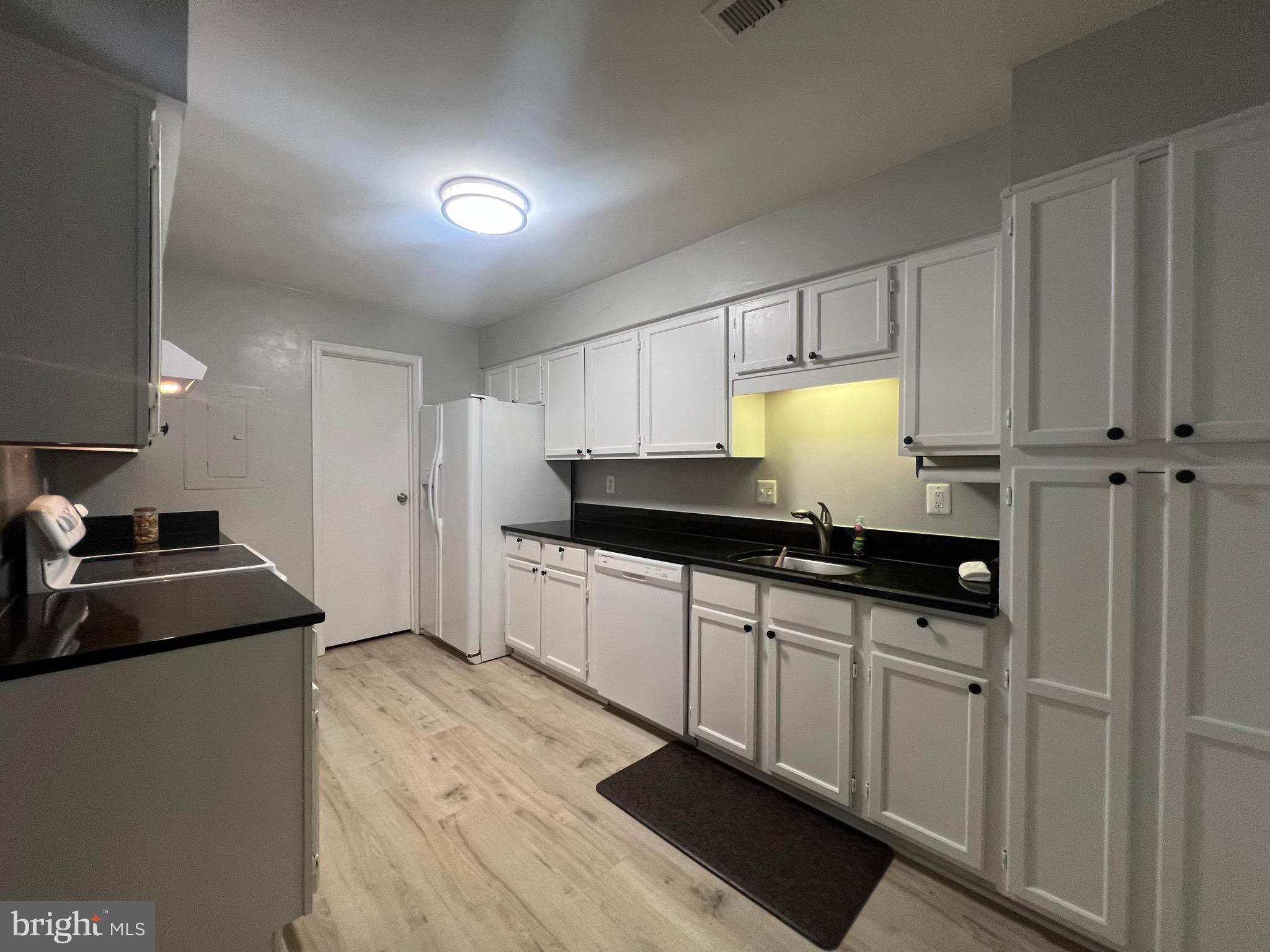 STONINGTON CONDOMINIUMS - Residential