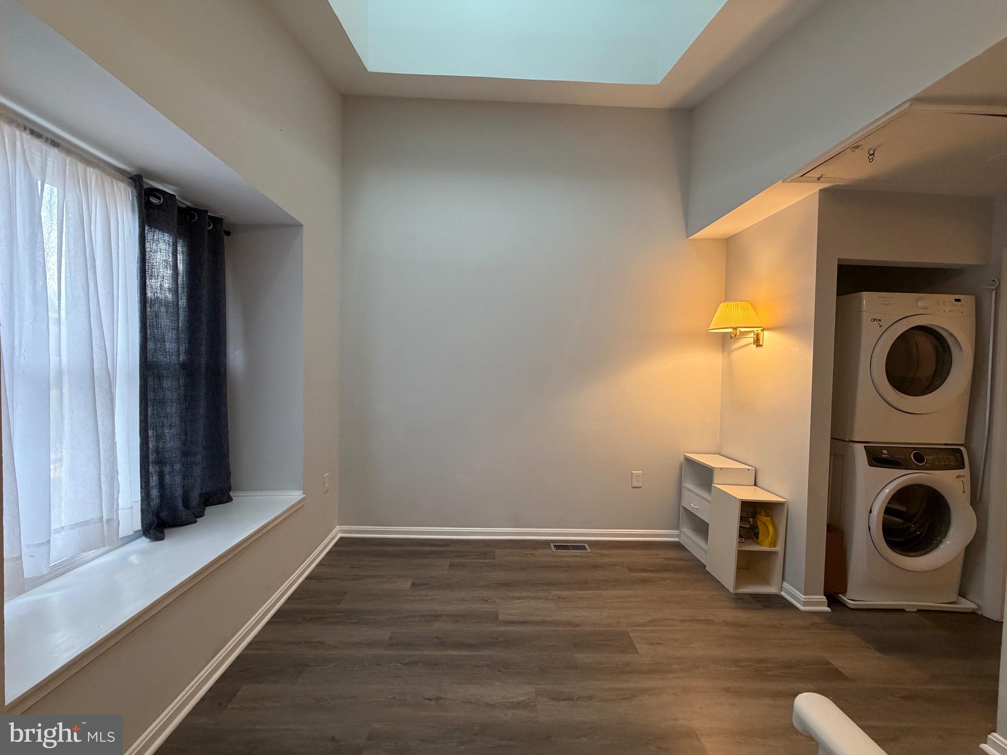 STONINGTON CONDOMINIUMS - Residential