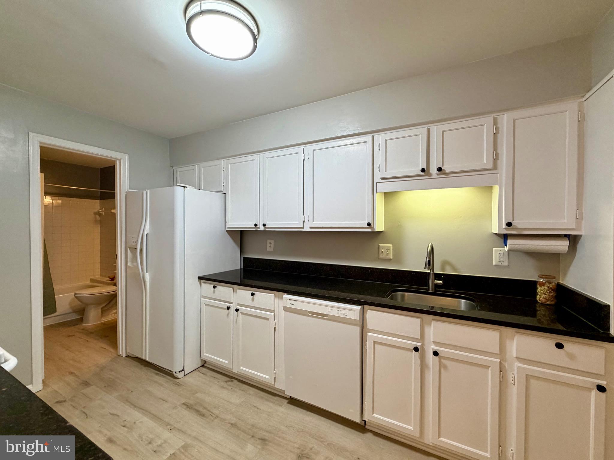 STONINGTON CONDOMINIUMS - Residential