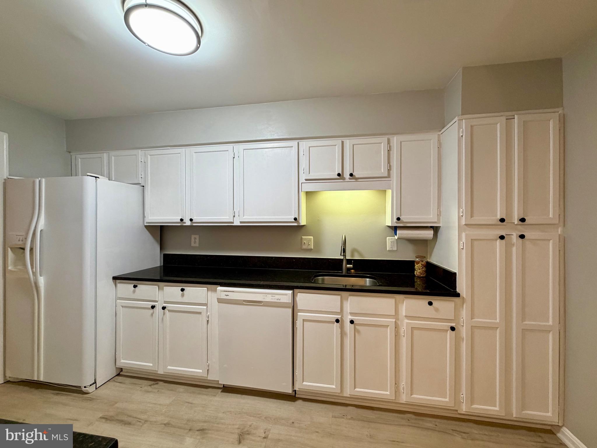 STONINGTON CONDOMINIUMS - Residential