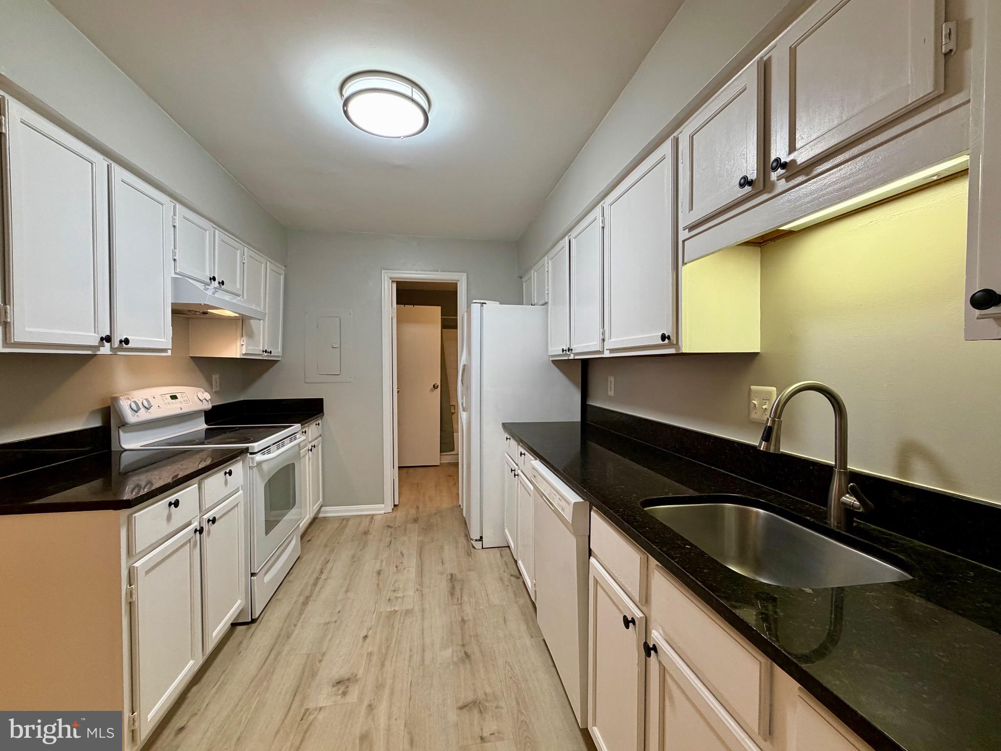 STONINGTON CONDOMINIUMS - Residential