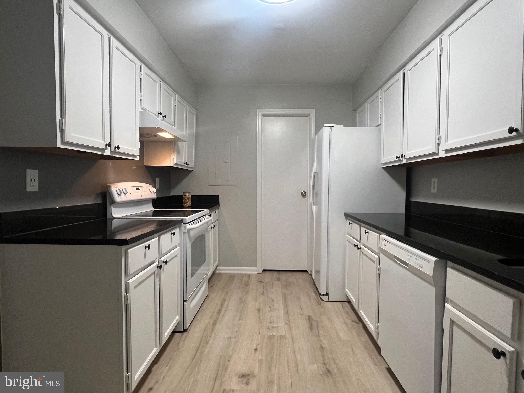 STONINGTON CONDOMINIUMS - Residential