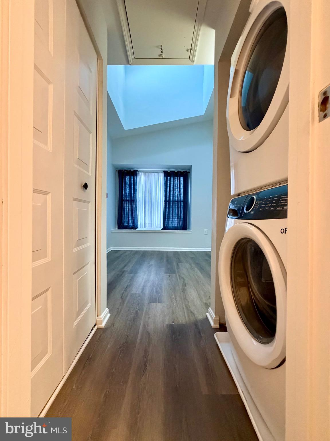 STONINGTON CONDOMINIUMS - Residential