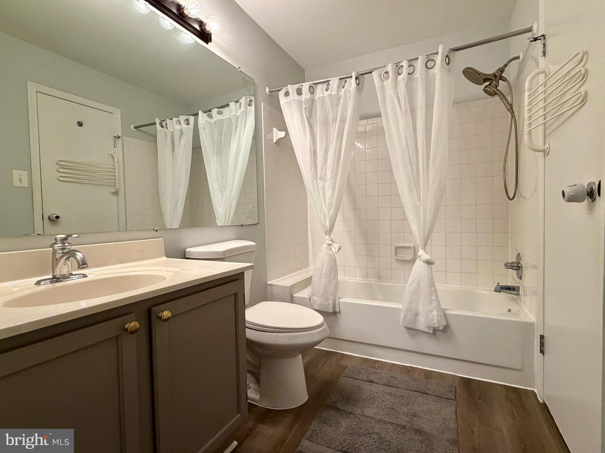 STONINGTON CONDOMINIUMS - Residential