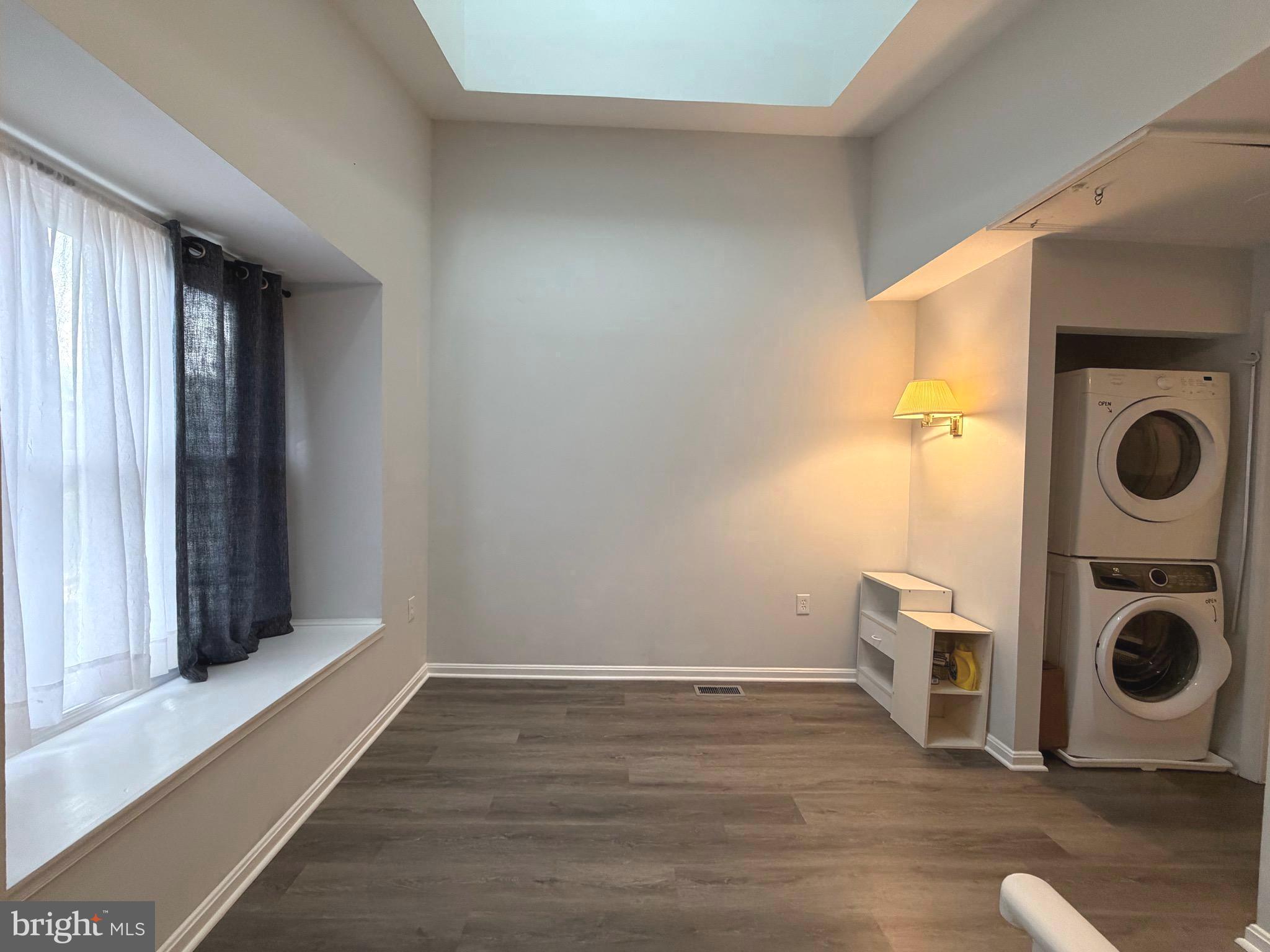STONINGTON CONDOMINIUMS - Residential