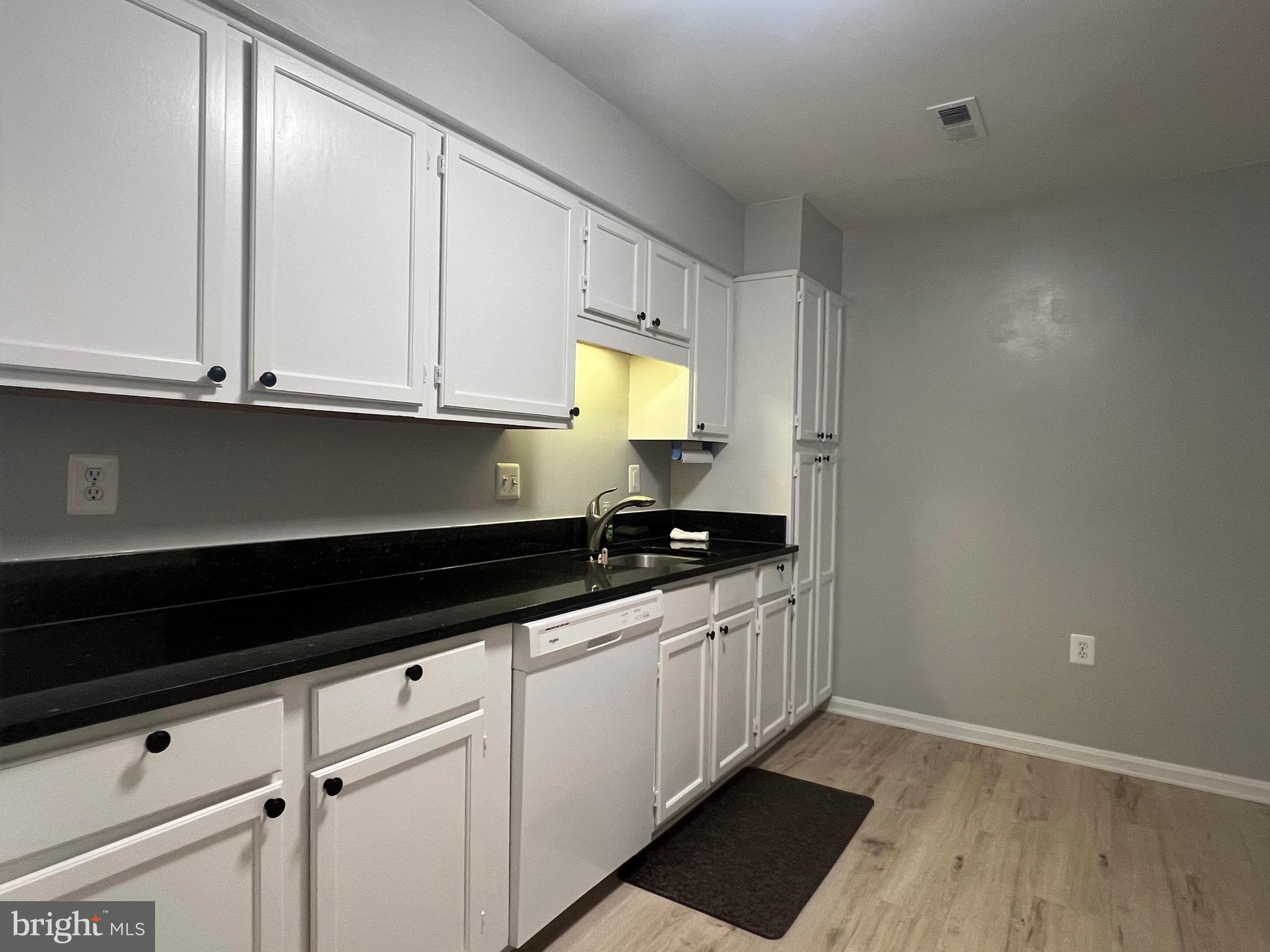 STONINGTON CONDOMINIUMS - Residential