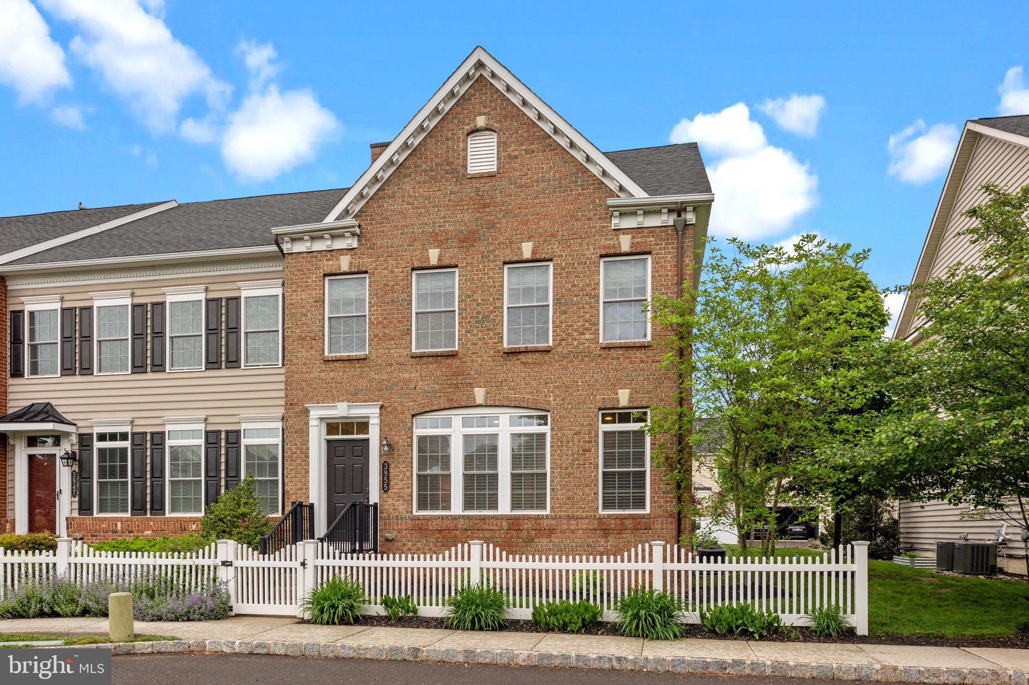 CARRIAGE HILL - Residential