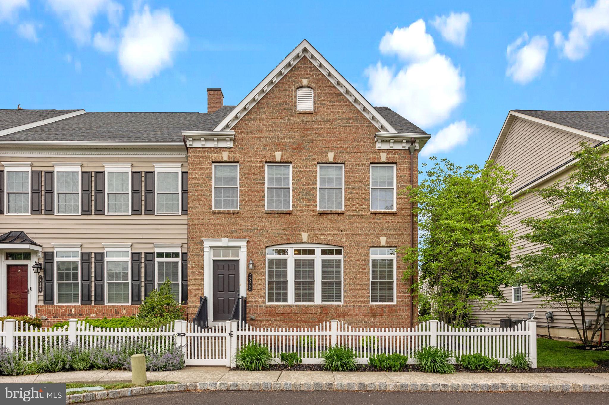 CARRIAGE HILL - Residential