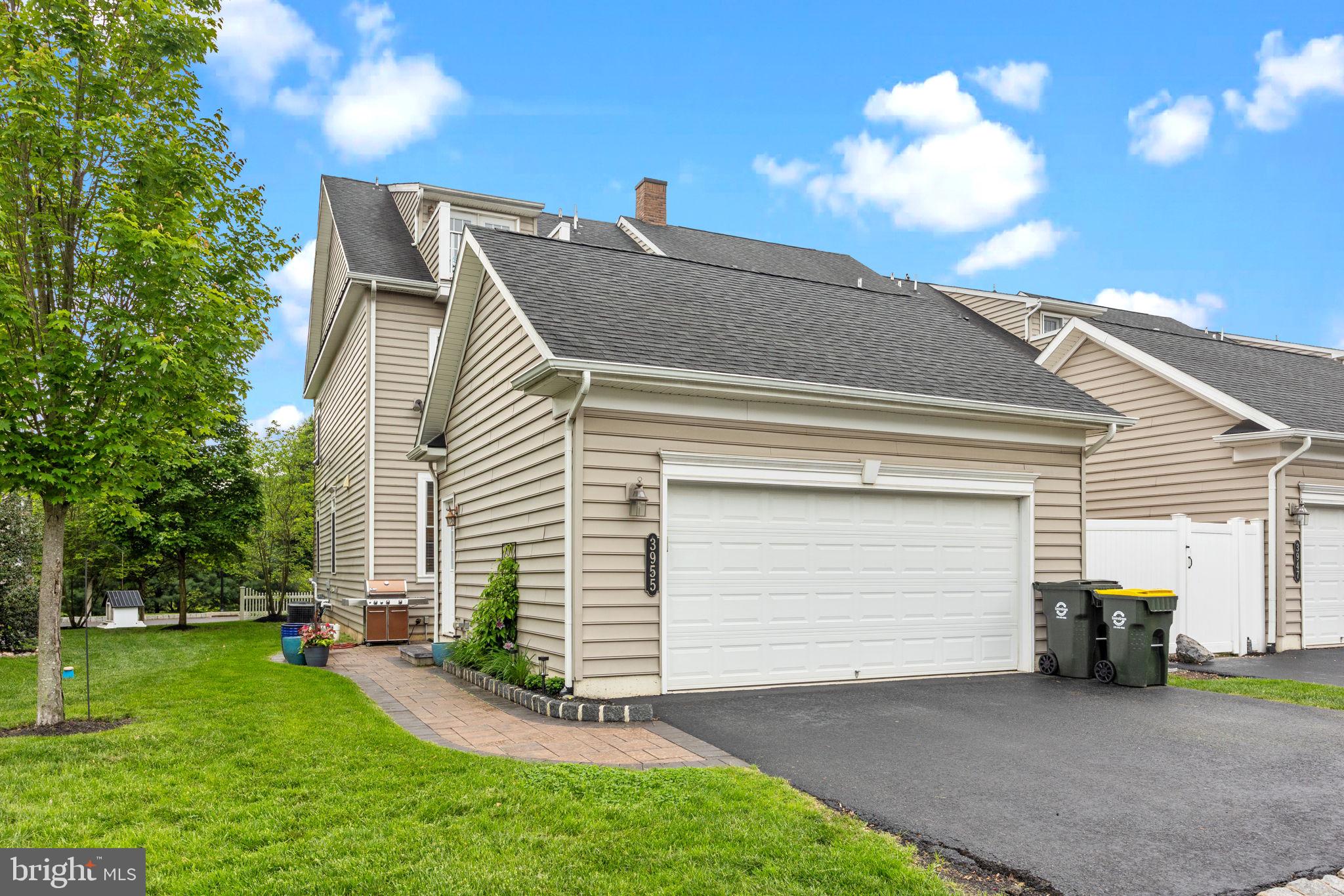 CARRIAGE HILL - Residential