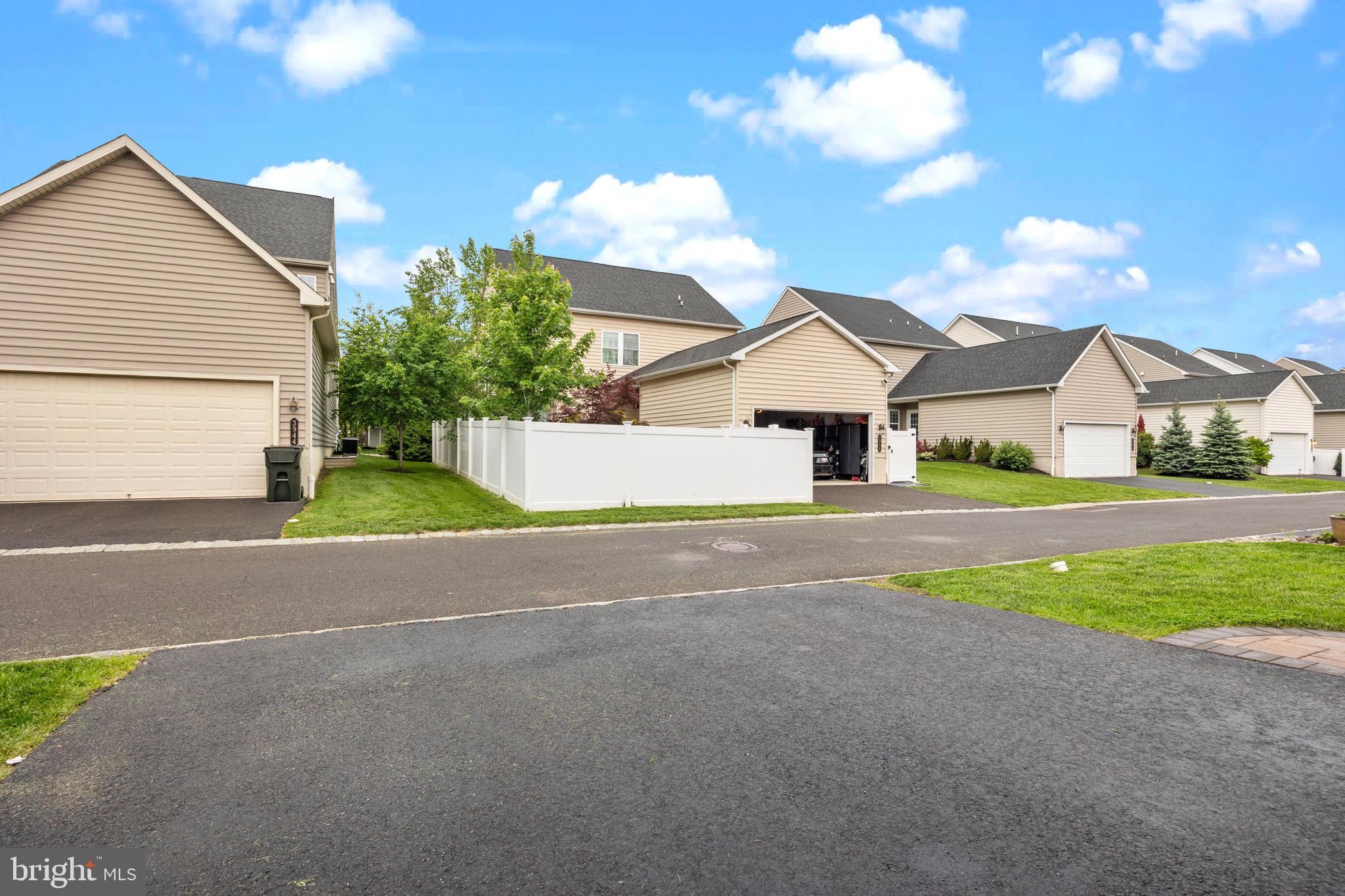 CARRIAGE HILL - Residential