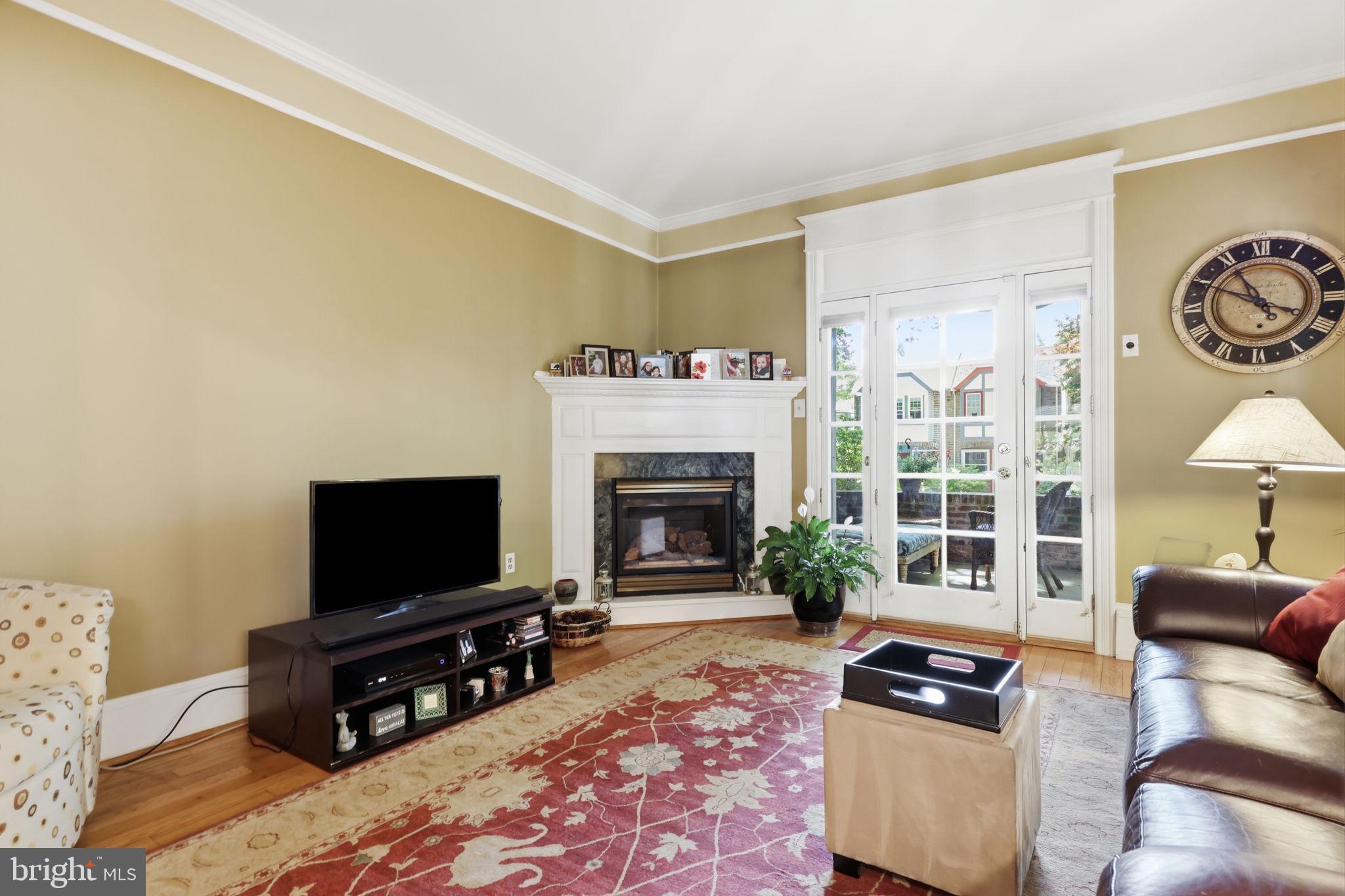 CHESTNUT HILL - Residential
