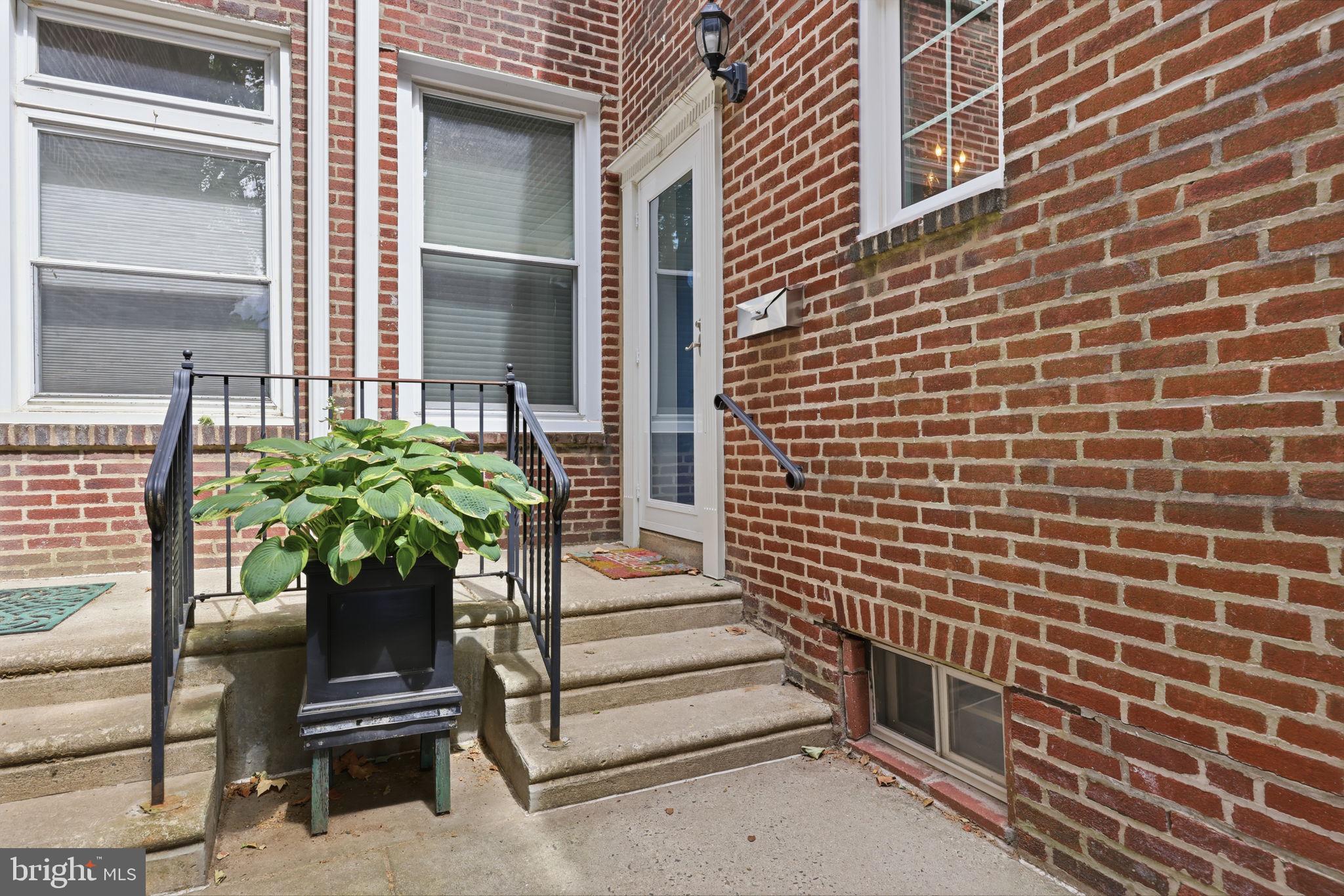 CHESTNUT HILL - Residential