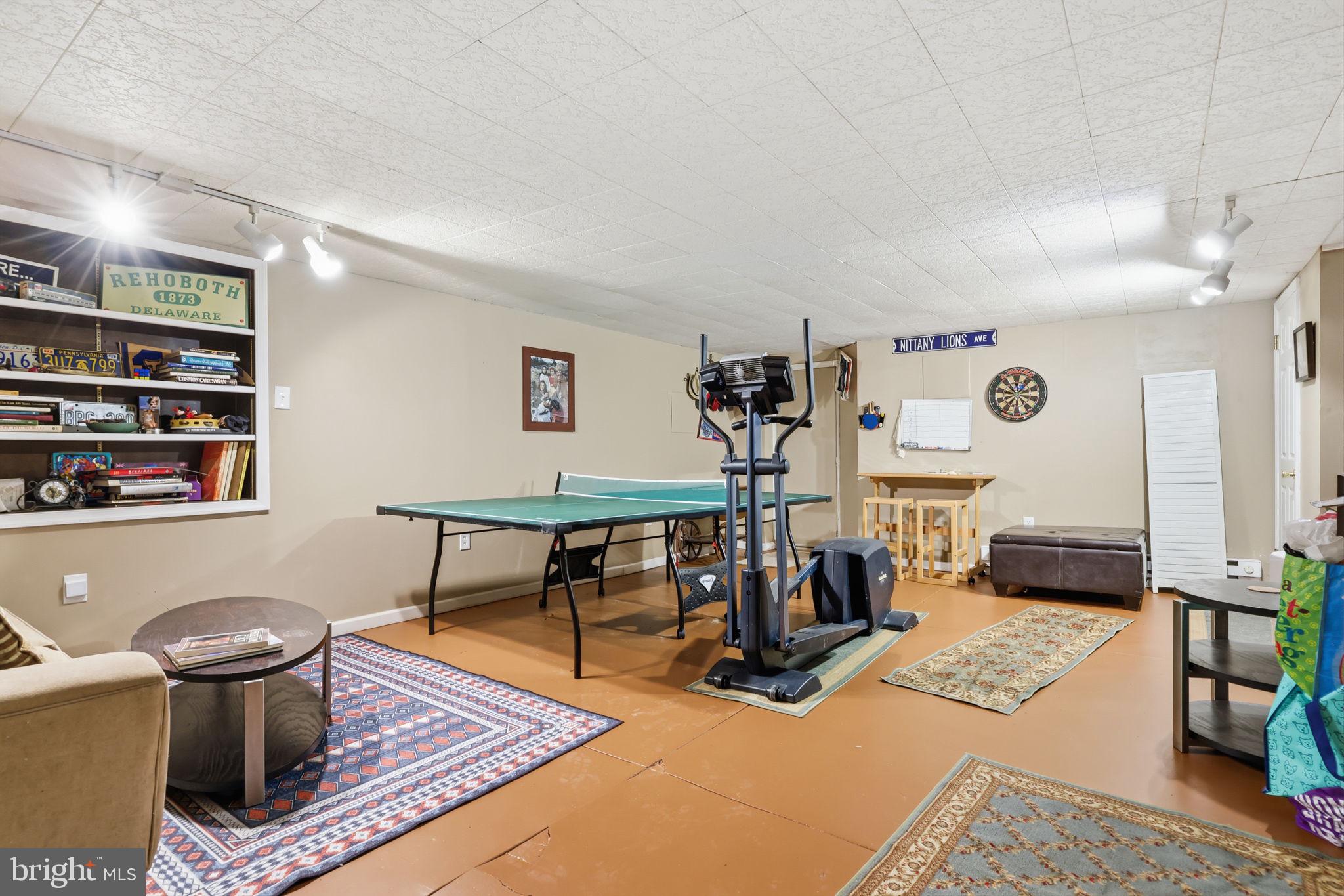 CHESTNUT HILL - Residential