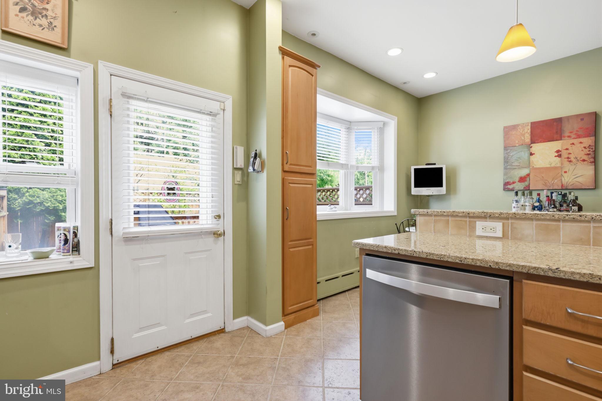 CHESTNUT HILL - Residential