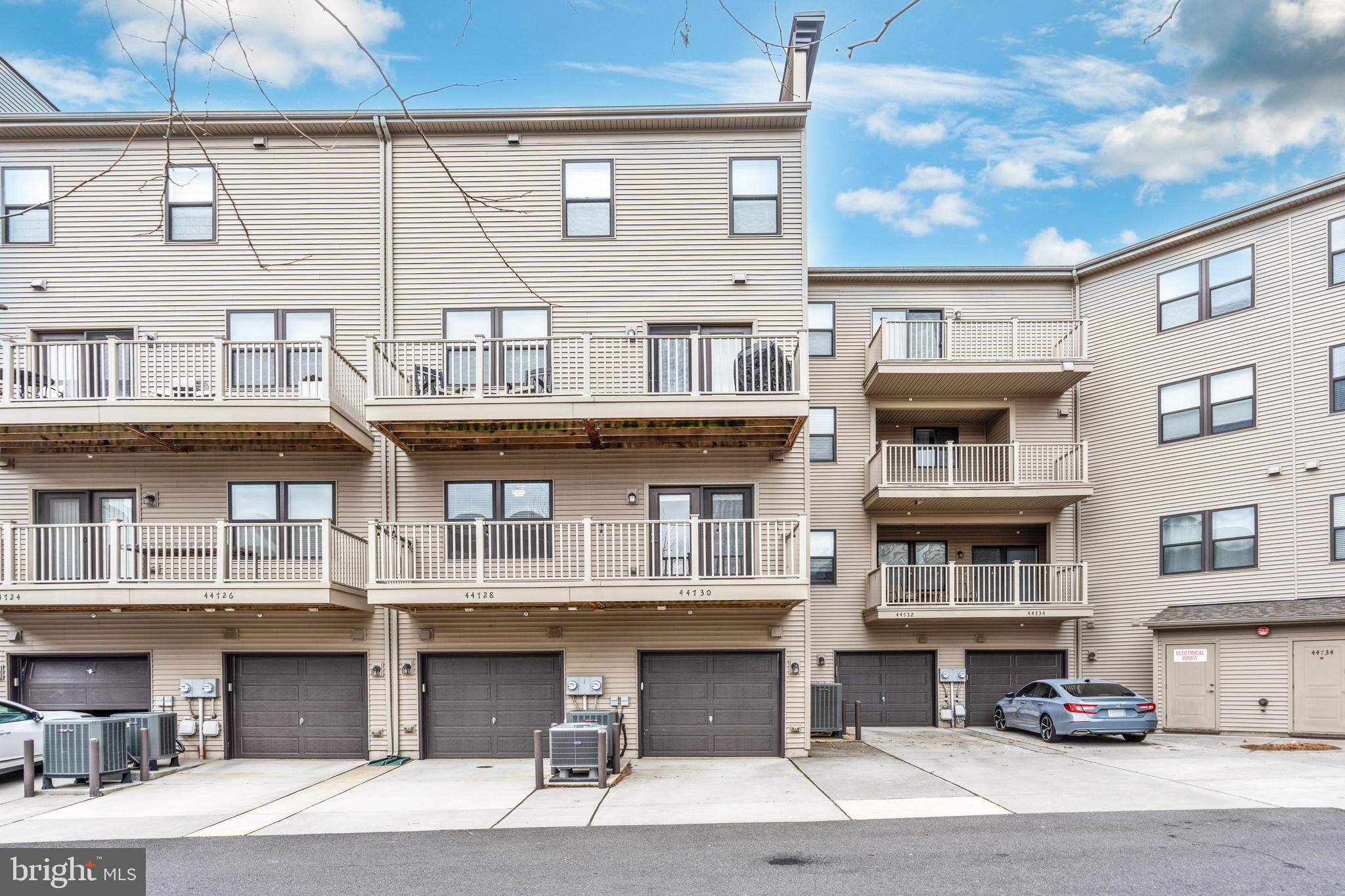 ONE LOUDOUN - Residential