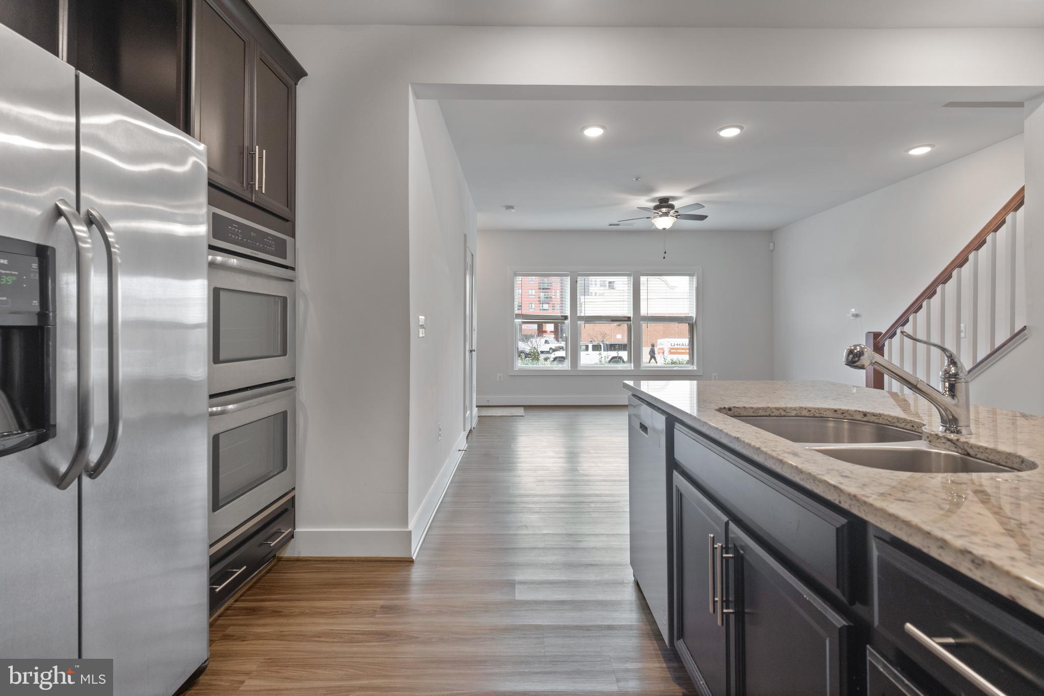 ONE LOUDOUN - Residential