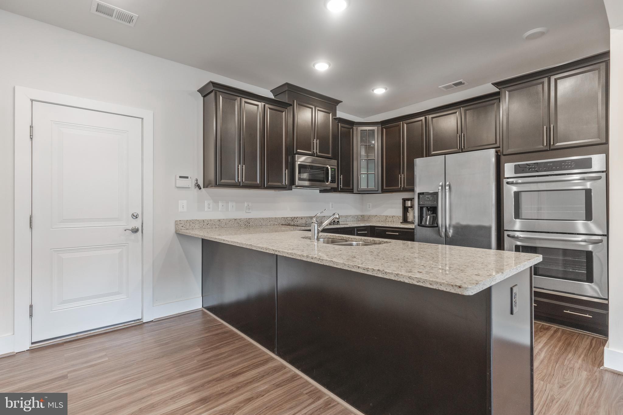 ONE LOUDOUN - Residential