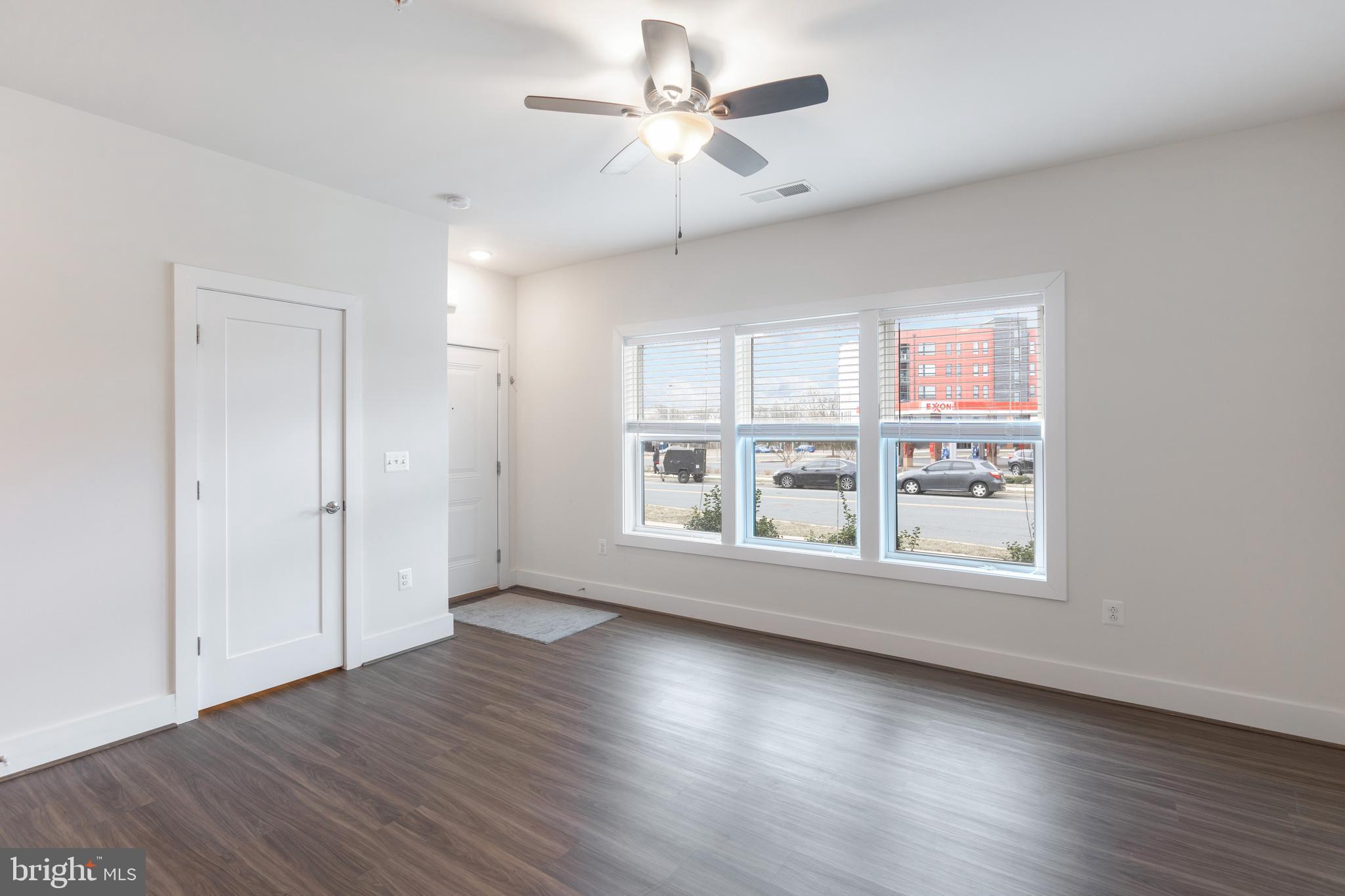 ONE LOUDOUN - Residential