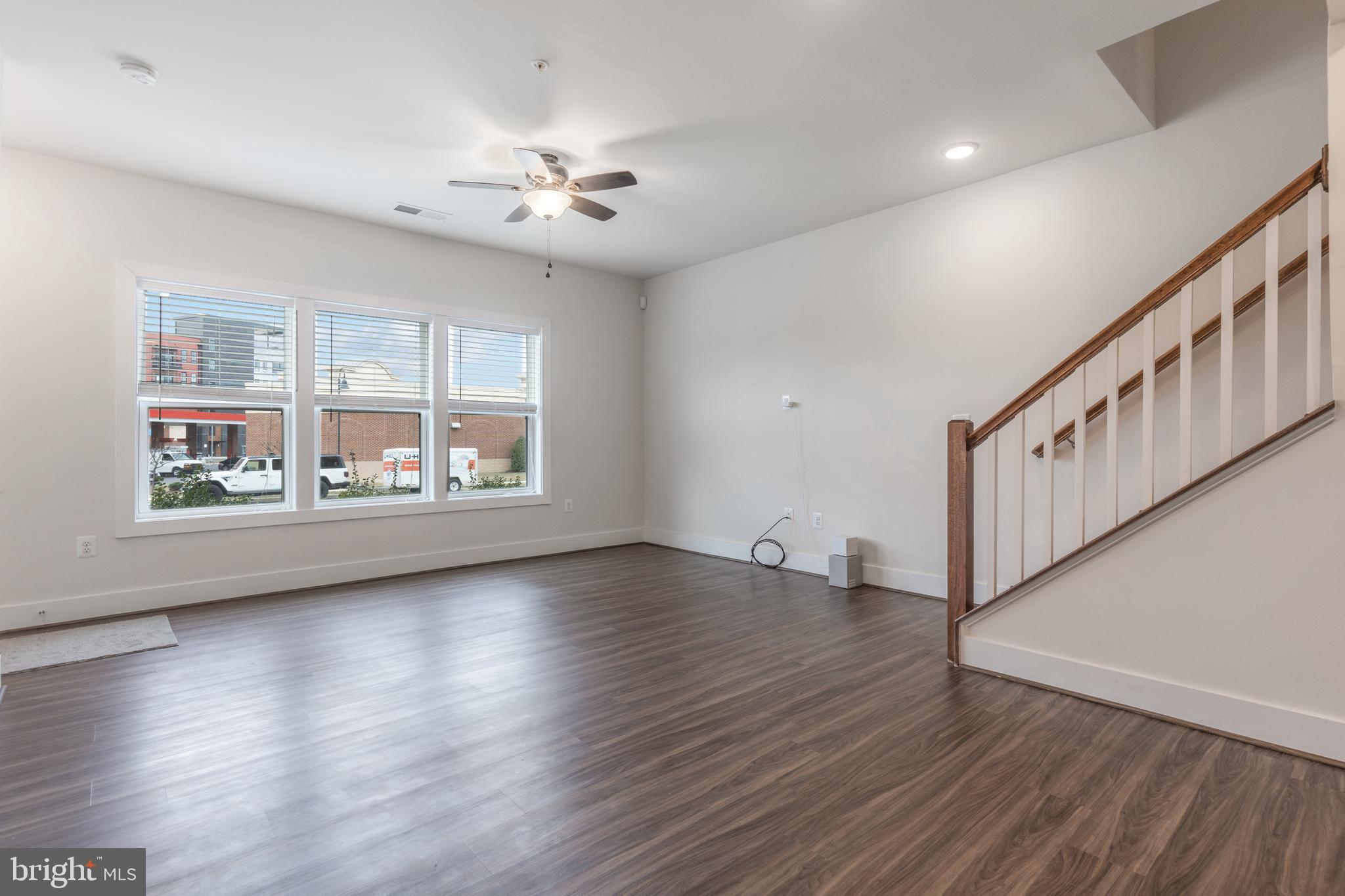 ONE LOUDOUN - Residential