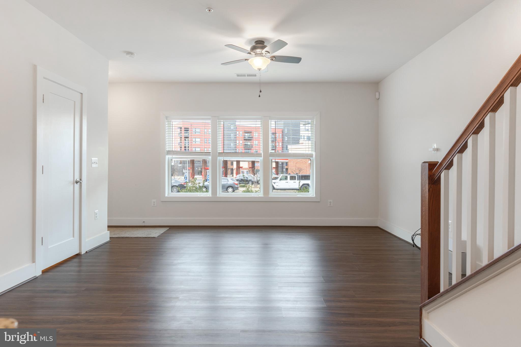 ONE LOUDOUN - Residential