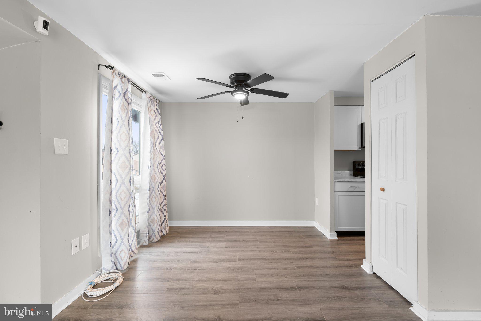 WOODSIDE SQUARE - Residential