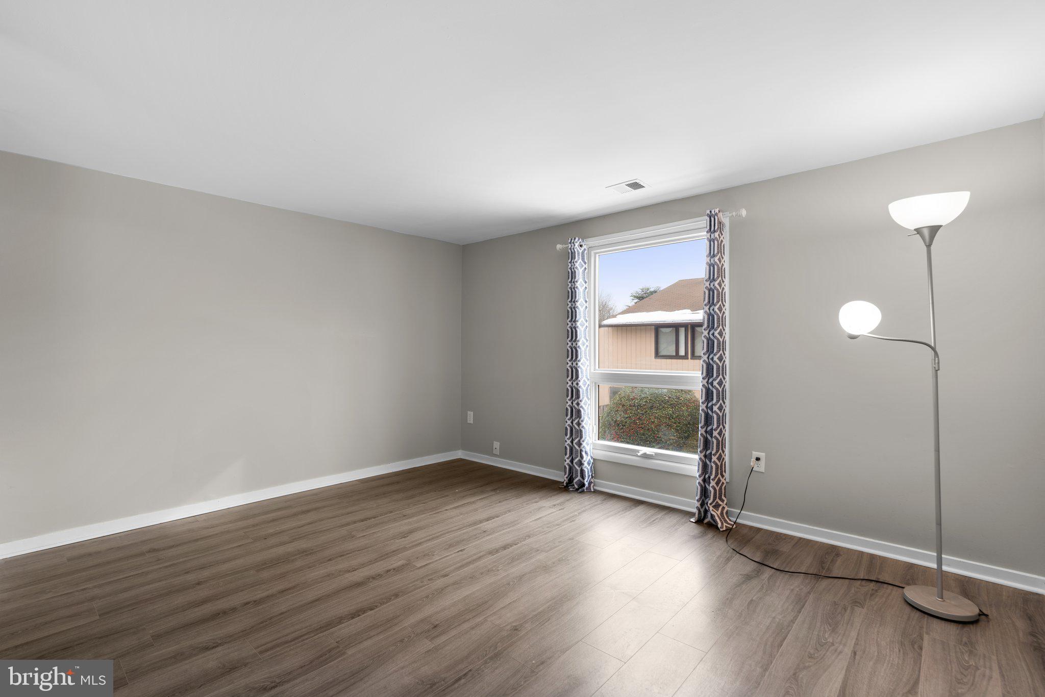 WOODSIDE SQUARE - Residential