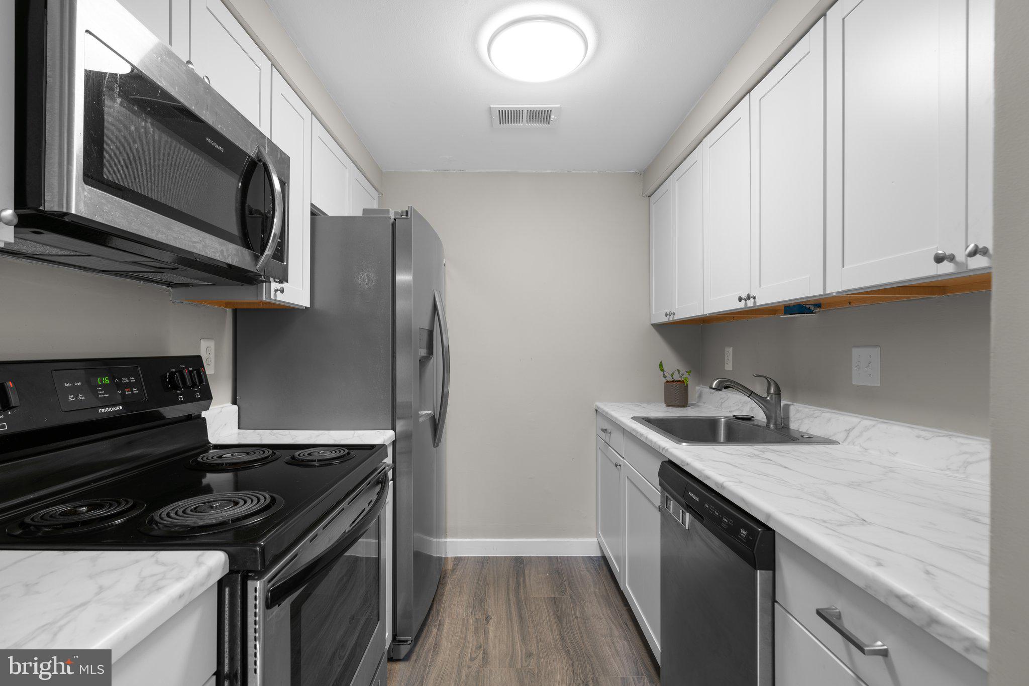 WOODSIDE SQUARE - Residential
